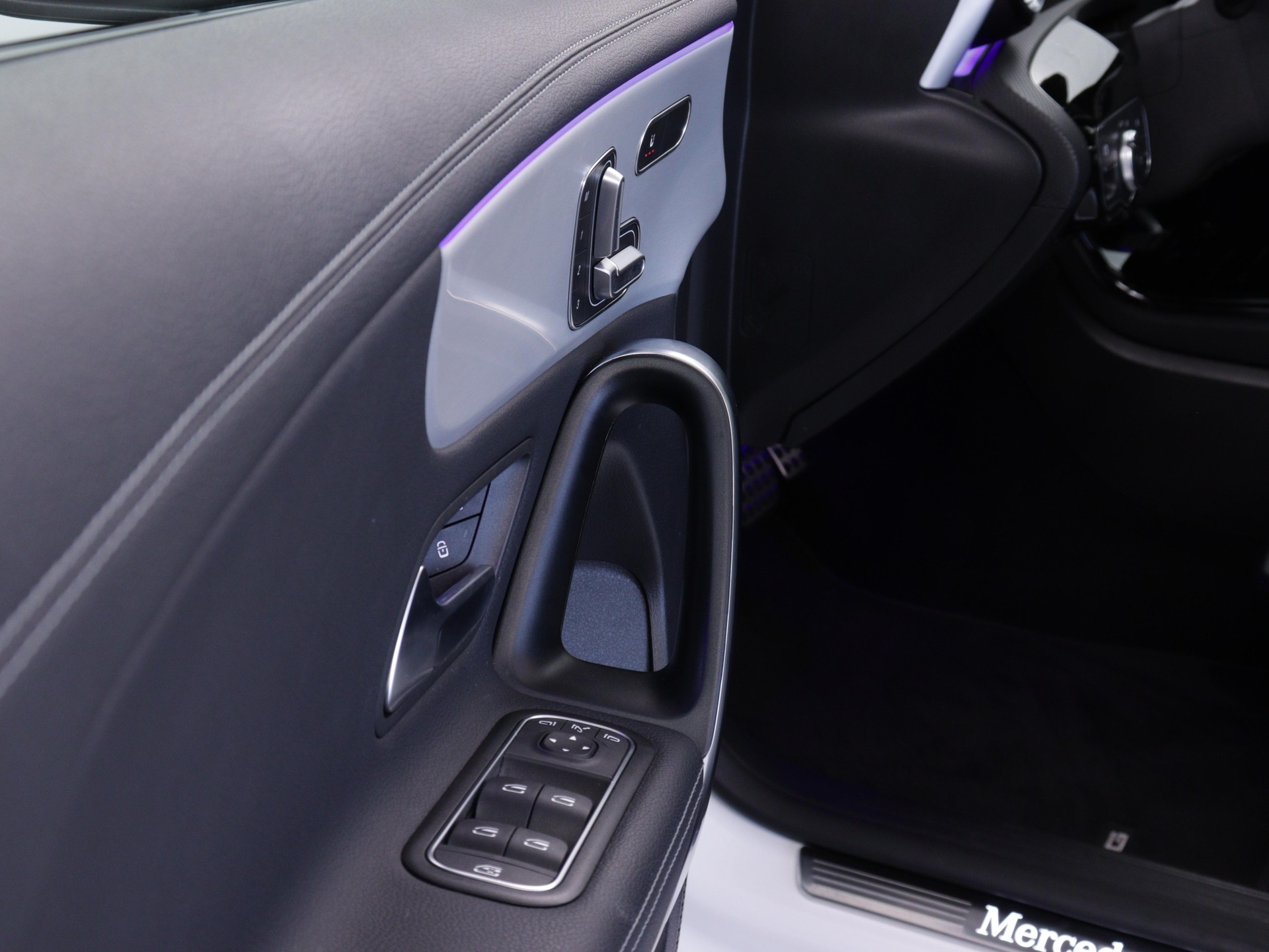 MERCEDES-BENZ A 180 AMG Line-image-8