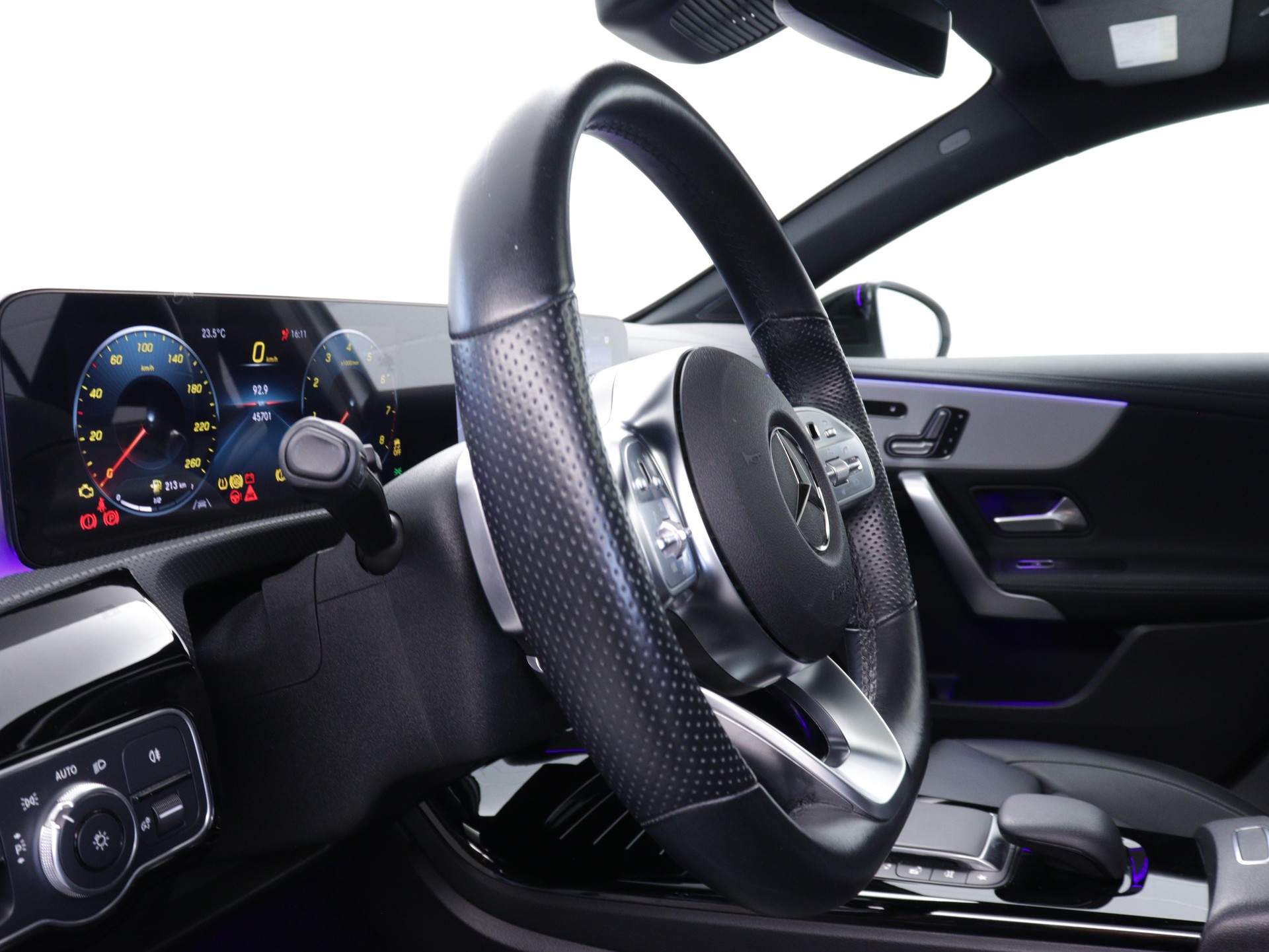 MERCEDES-BENZ A 180 AMG Line-image-6