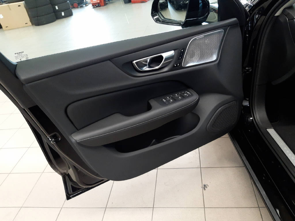 VOLVO V60 2.0 B6 Ultimate Bright AWD-image-8
