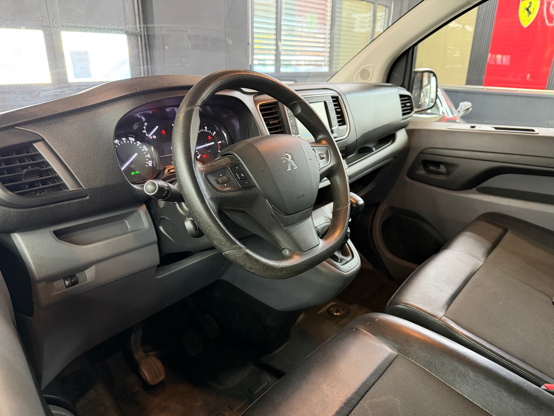 PEUGEOT Expert 2.0 BlueHDi 150 S&S Premium Standard-image-8