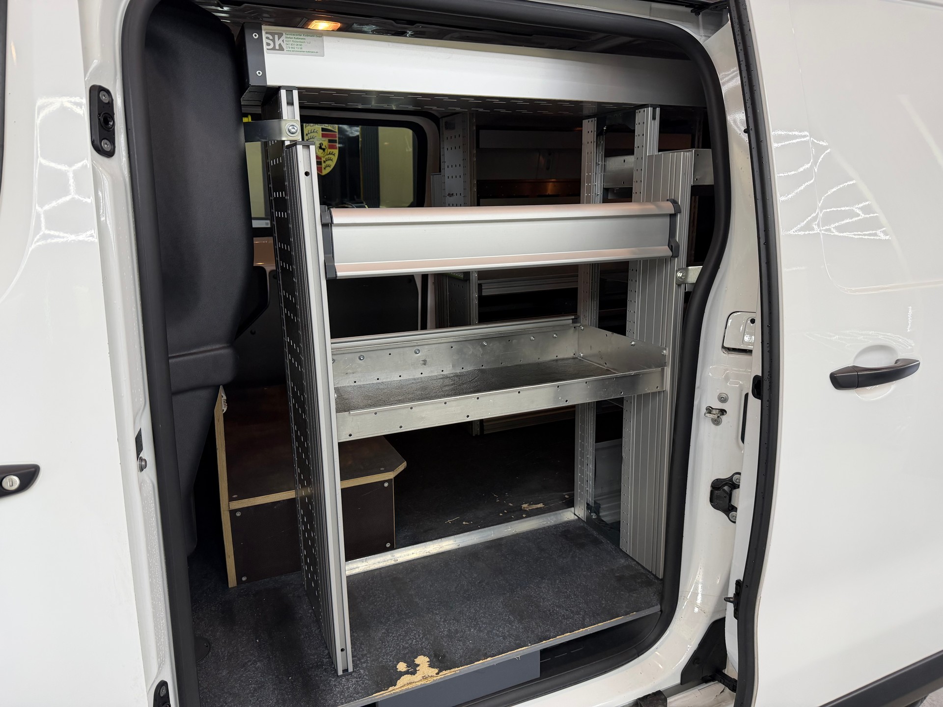 PEUGEOT Expert 2.0 BlueHDi 150 S&S Premium Standard-image-18