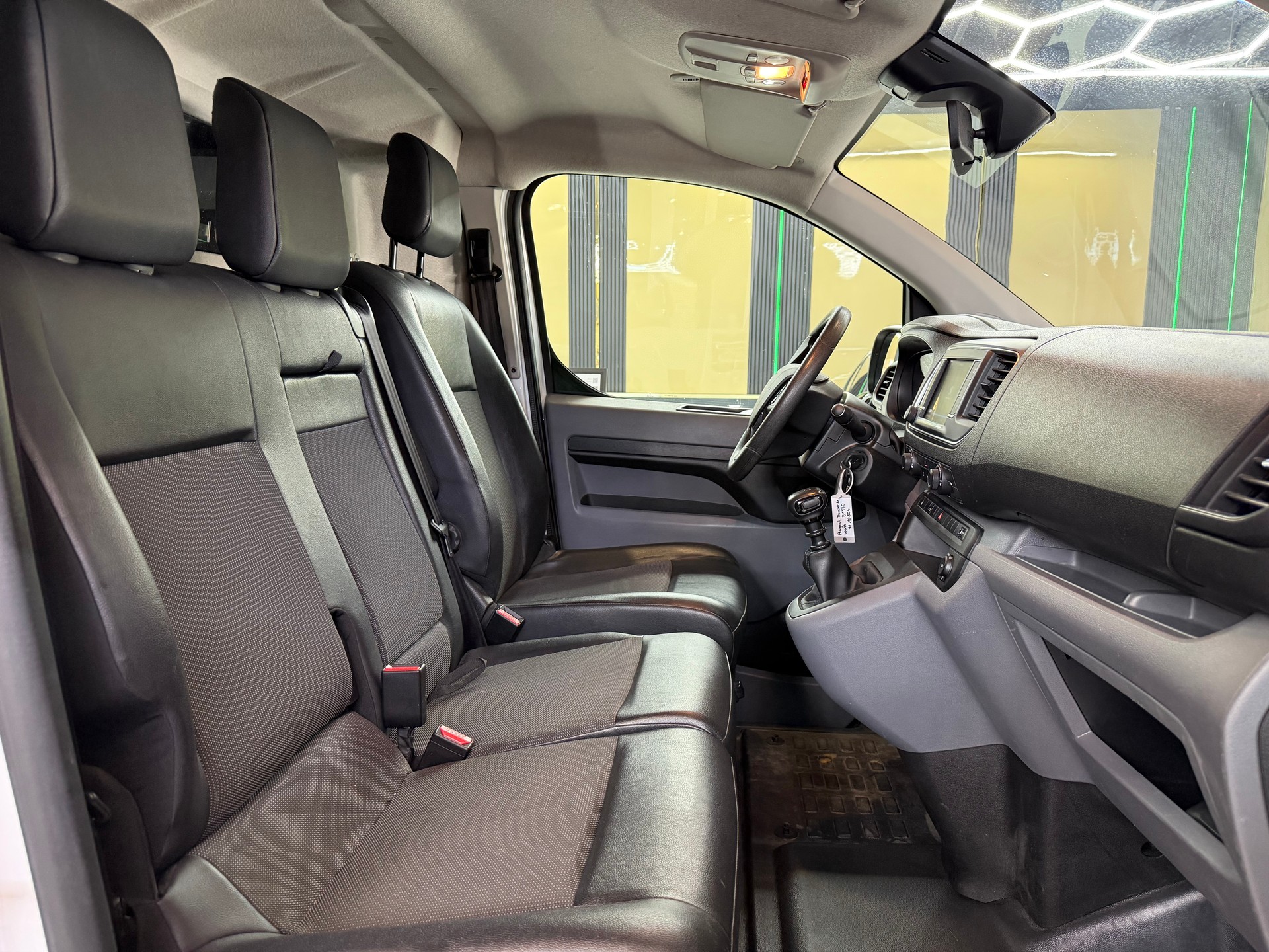 PEUGEOT Expert 2.0 BlueHDi 150 S&S Premium Standard-image-11