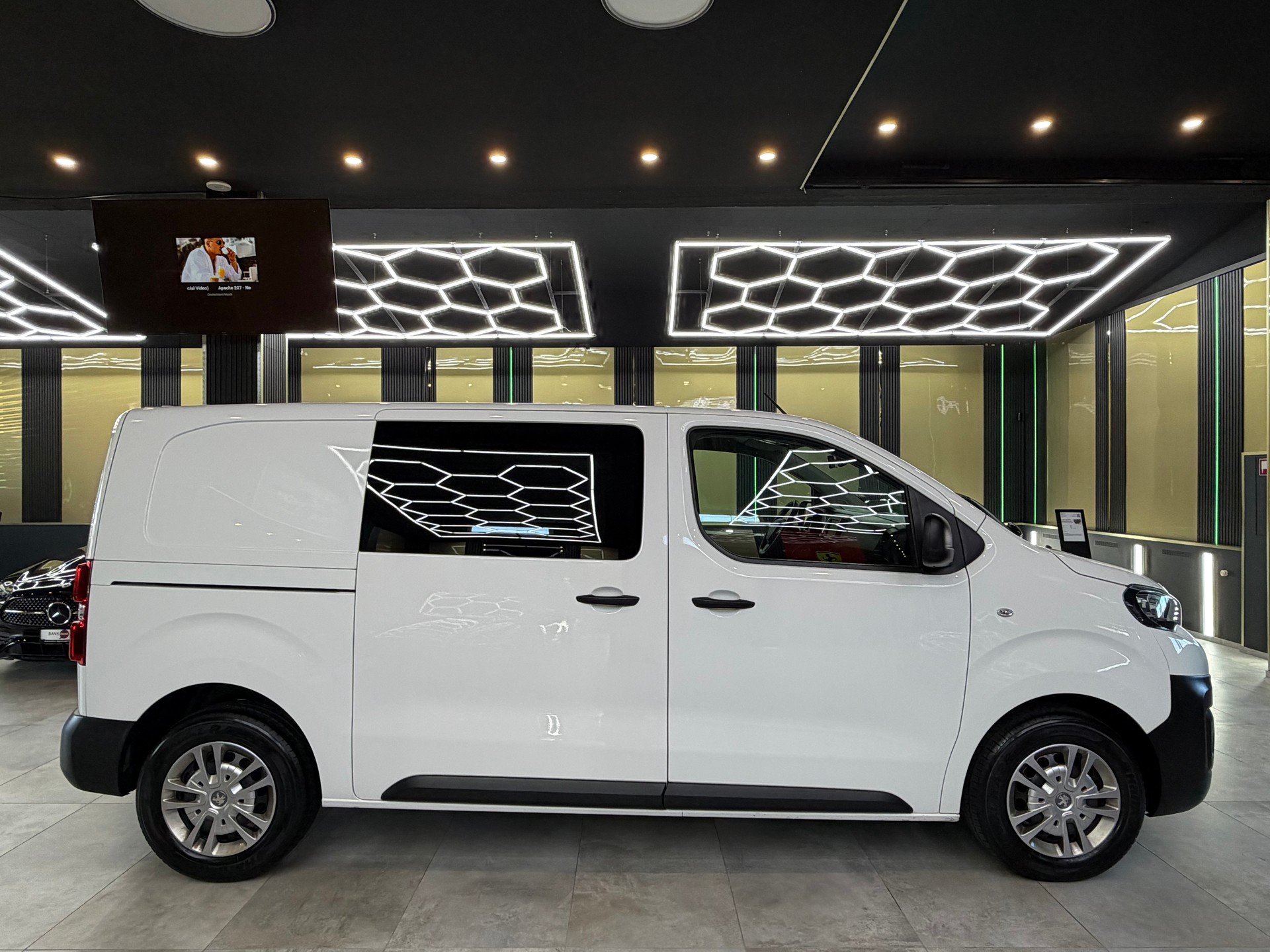 PEUGEOT Expert 2.0 BlueHDi 150 S&S Premium Standard-image-3