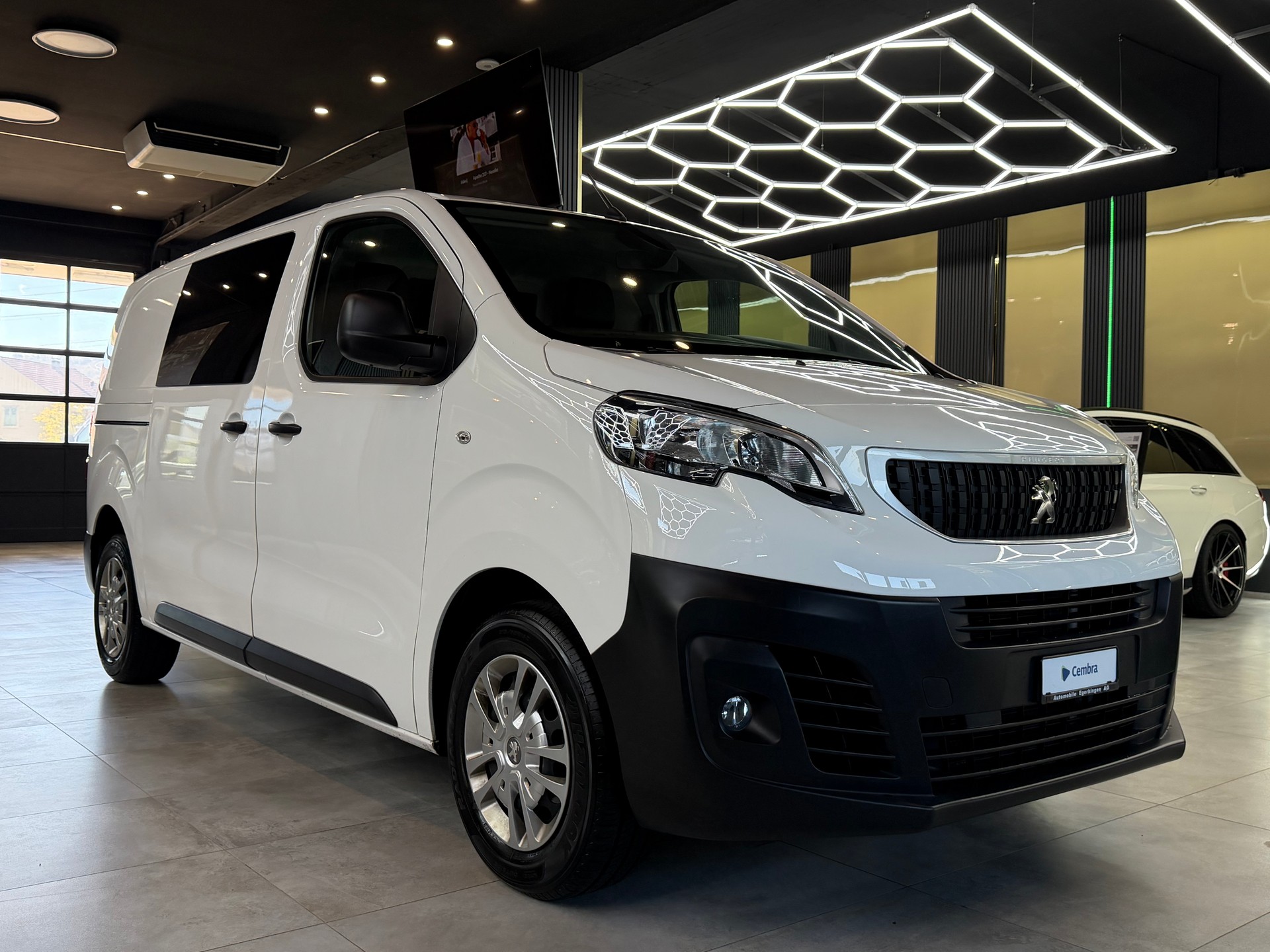 PEUGEOT Expert 2.0 BlueHDi 150 S&S Premium Standard-image-2