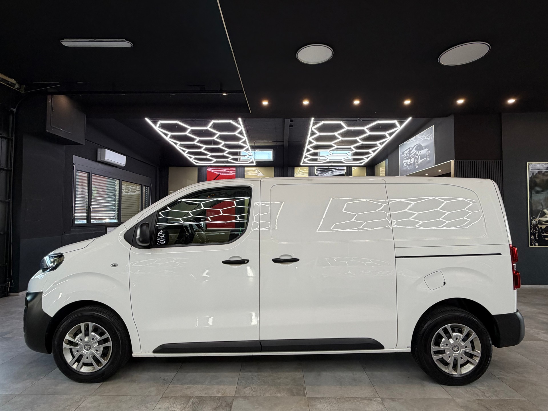 PEUGEOT Expert 2.0 BlueHDi 150 S&S Premium Standard-image-7