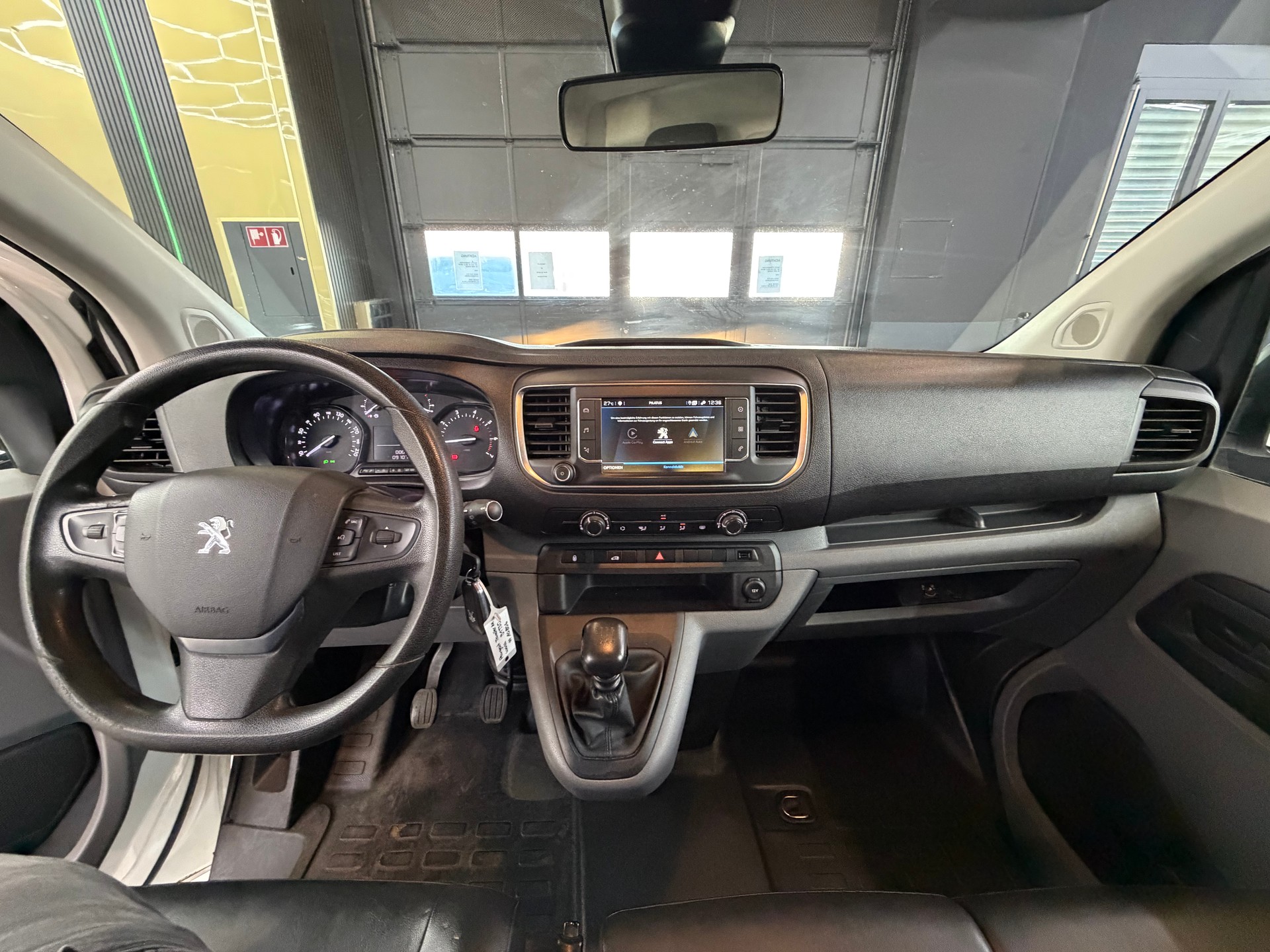 PEUGEOT Expert 2.0 BlueHDi 150 S&S Premium Standard-image-12