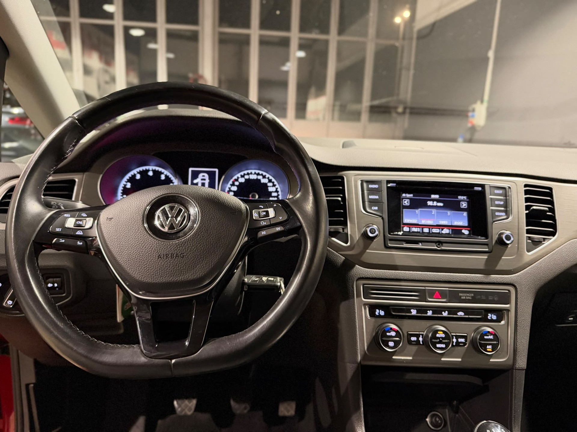 VW Golf Sportsvan 1.4 TSI Comfortline-image-17