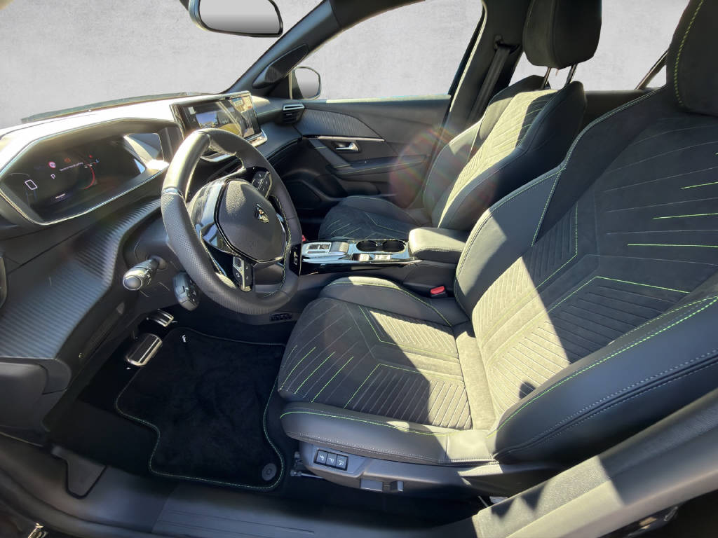 PEUGEOT 208 1.2 Hybrid 145 GT Exclusive-image-7