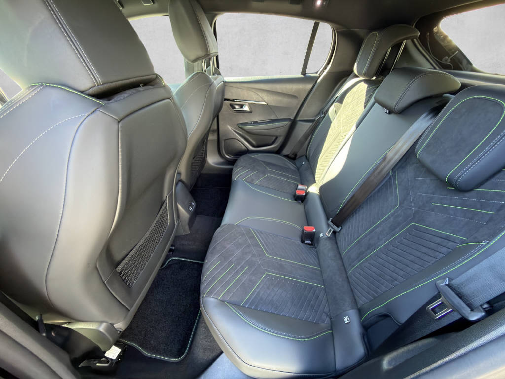 PEUGEOT 208 1.2 Hybrid 145 GT Exclusive-image-6