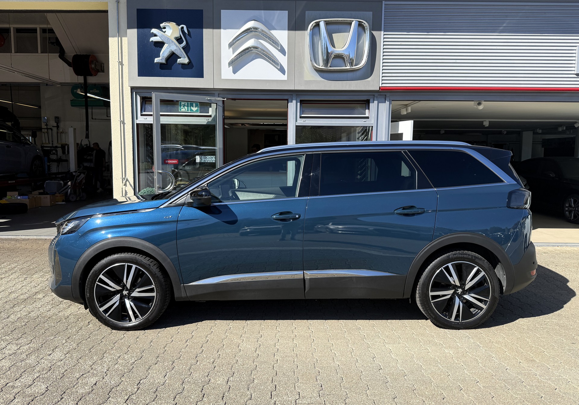 PEUGEOT 5008 1.5 BlueHDi GT Pack EAT8-image-3