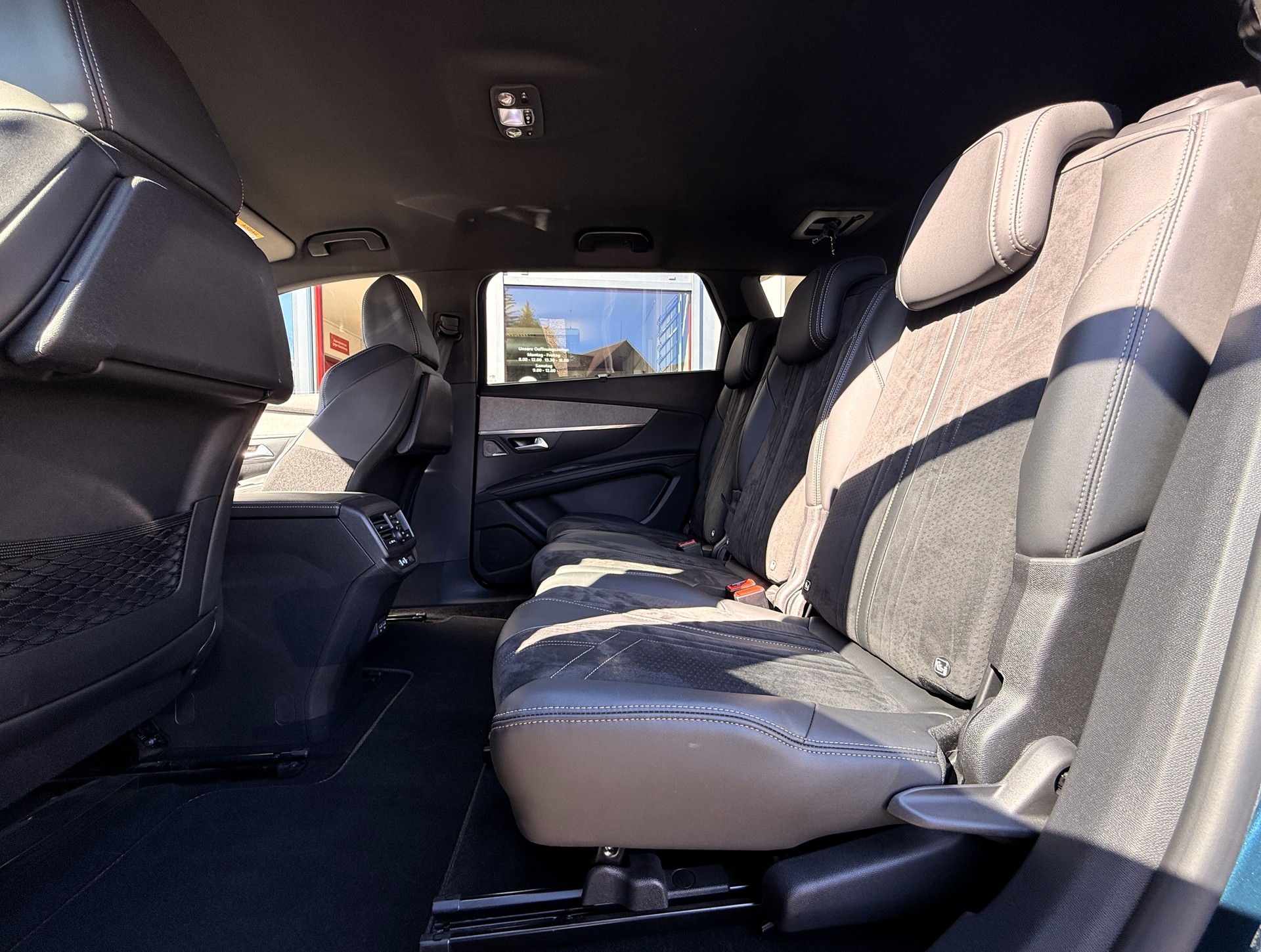 PEUGEOT 5008 1.5 BlueHDi GT Pack EAT8-image-8