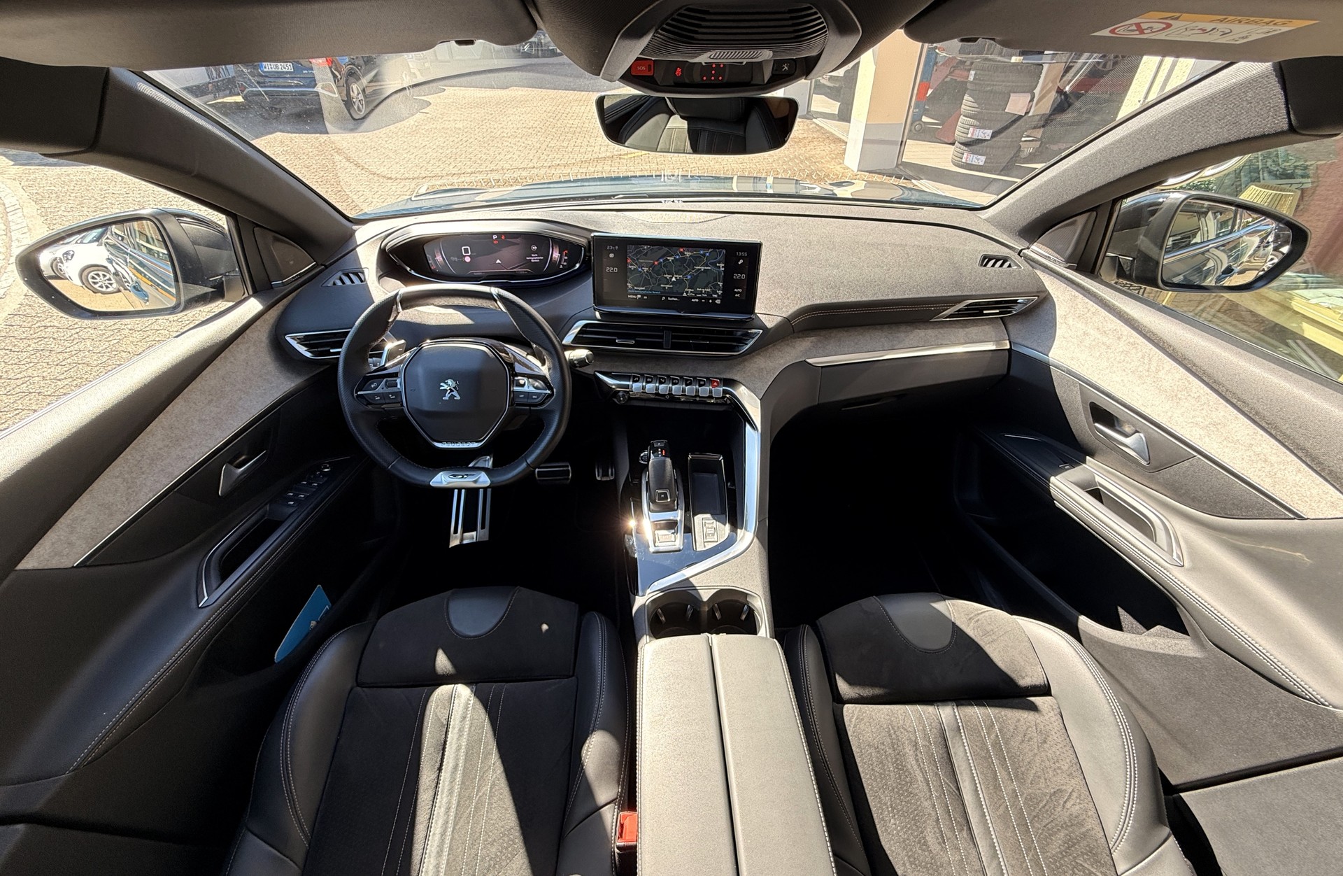 PEUGEOT 5008 1.5 BlueHDi GT Pack EAT8-image-10