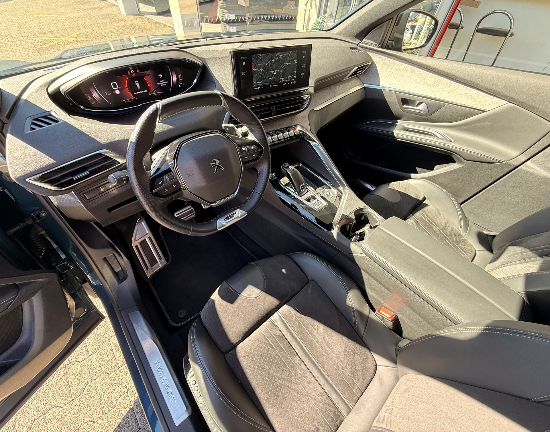 PEUGEOT 5008 1.5 BlueHDi GT Pack EAT8-image-14