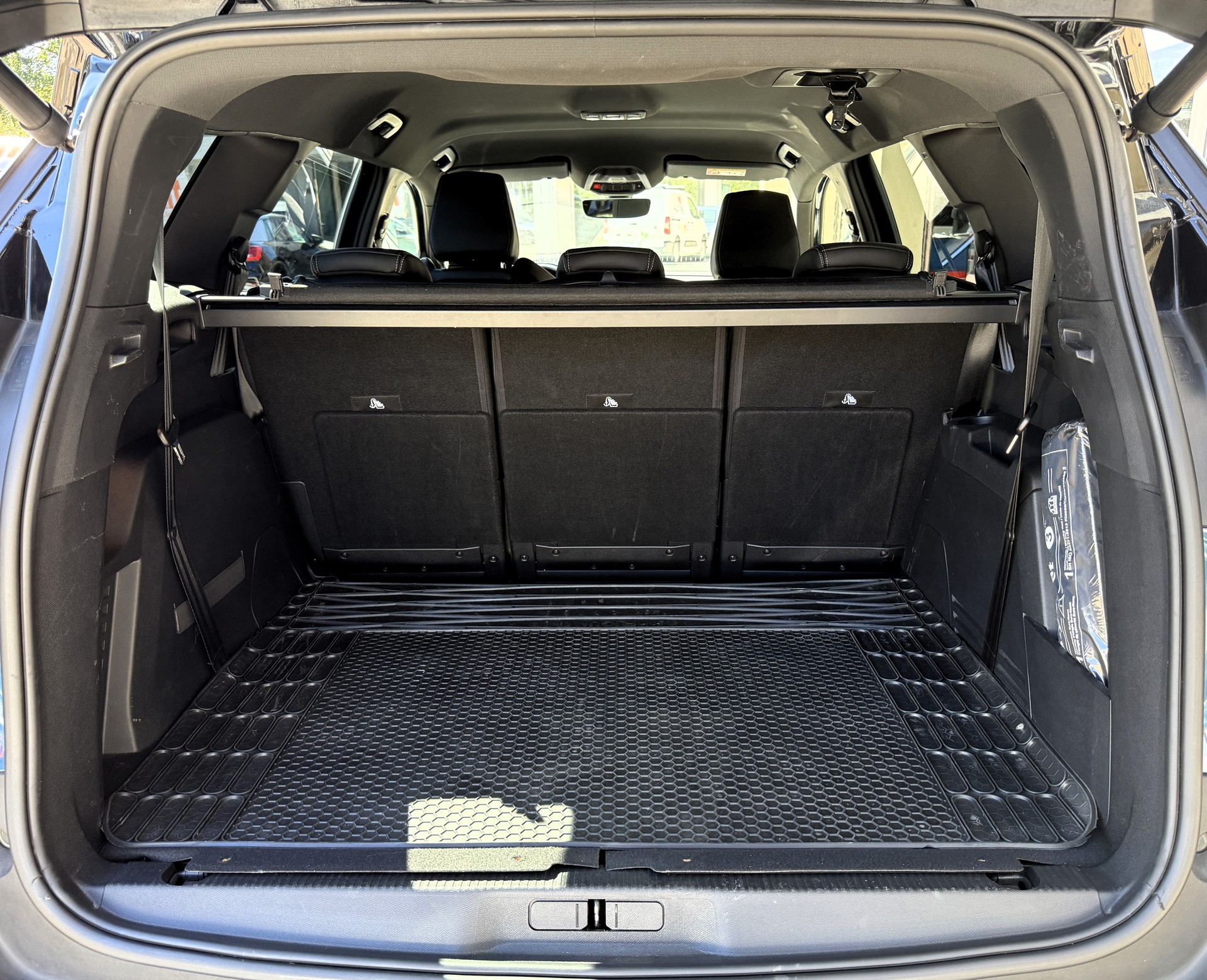 PEUGEOT 5008 1.5 BlueHDi GT Pack EAT8-image-6