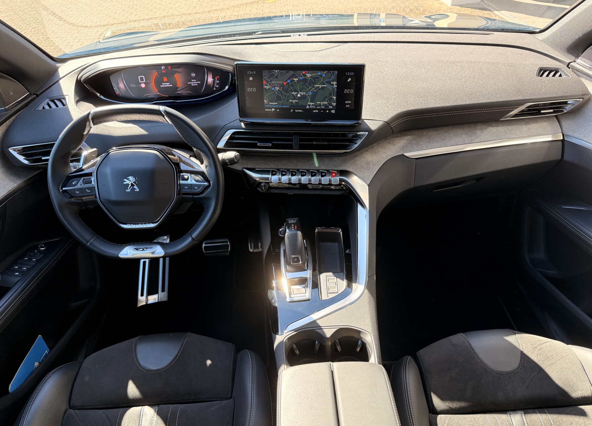 PEUGEOT 5008 1.5 BlueHDi GT Pack EAT8-image-11