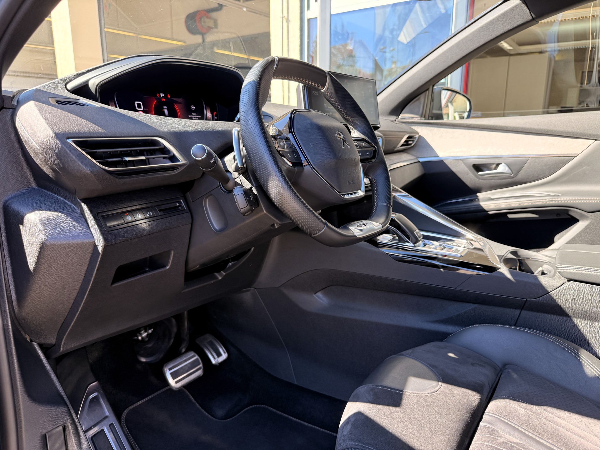 PEUGEOT 5008 1.5 BlueHDi GT Pack EAT8-image-13