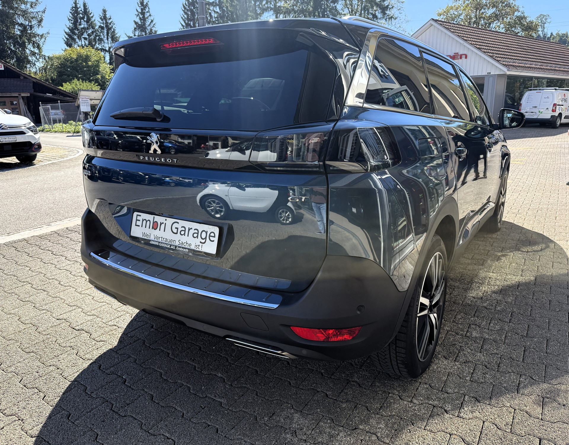 PEUGEOT 5008 1.5 BlueHDi GT Pack EAT8-image-4