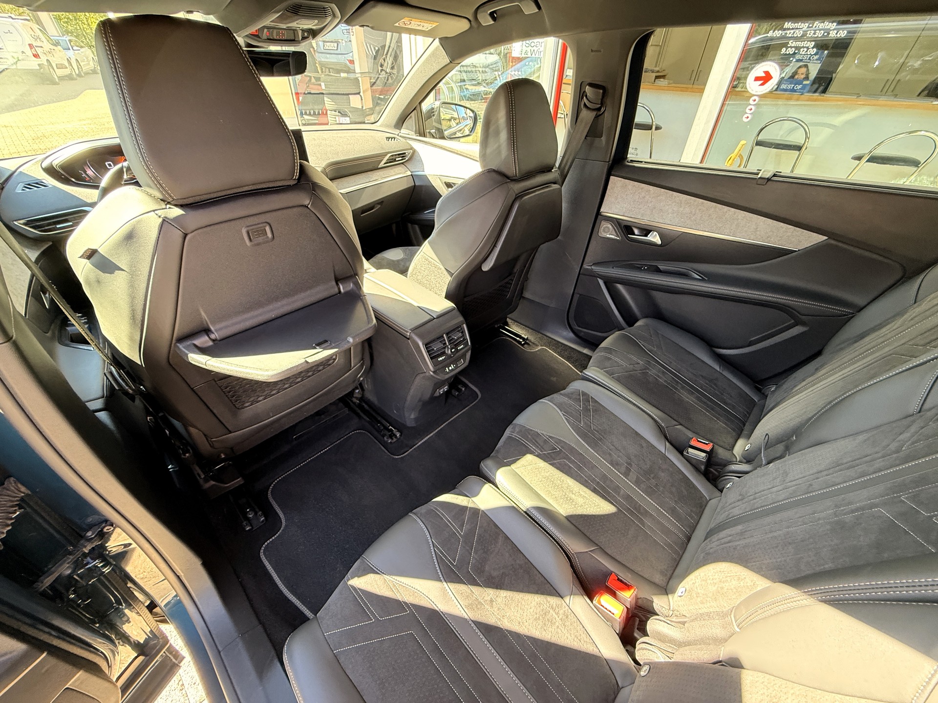 PEUGEOT 5008 1.5 BlueHDi GT Pack EAT8-image-9