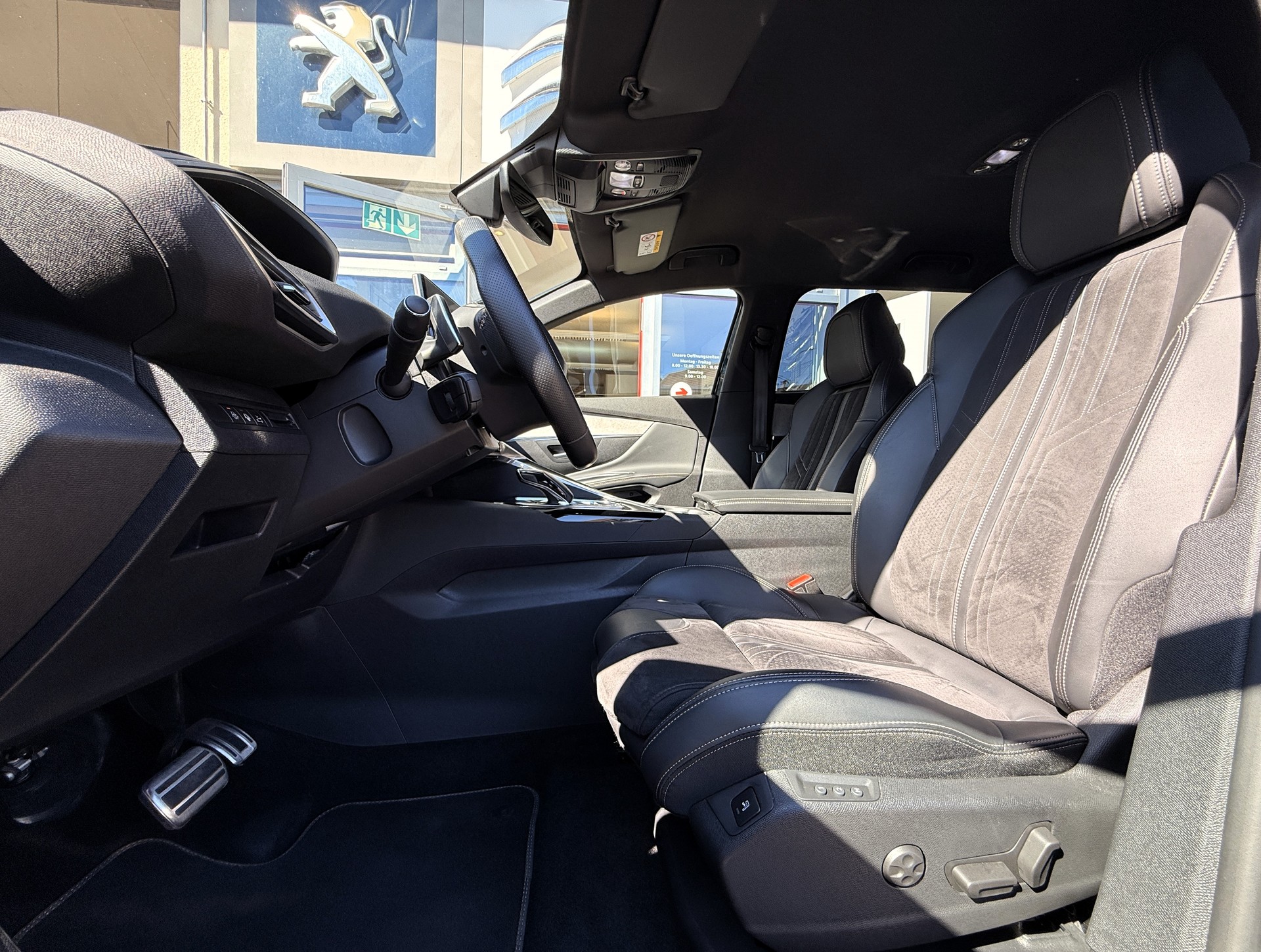PEUGEOT 5008 1.5 BlueHDi GT Pack EAT8-image-15