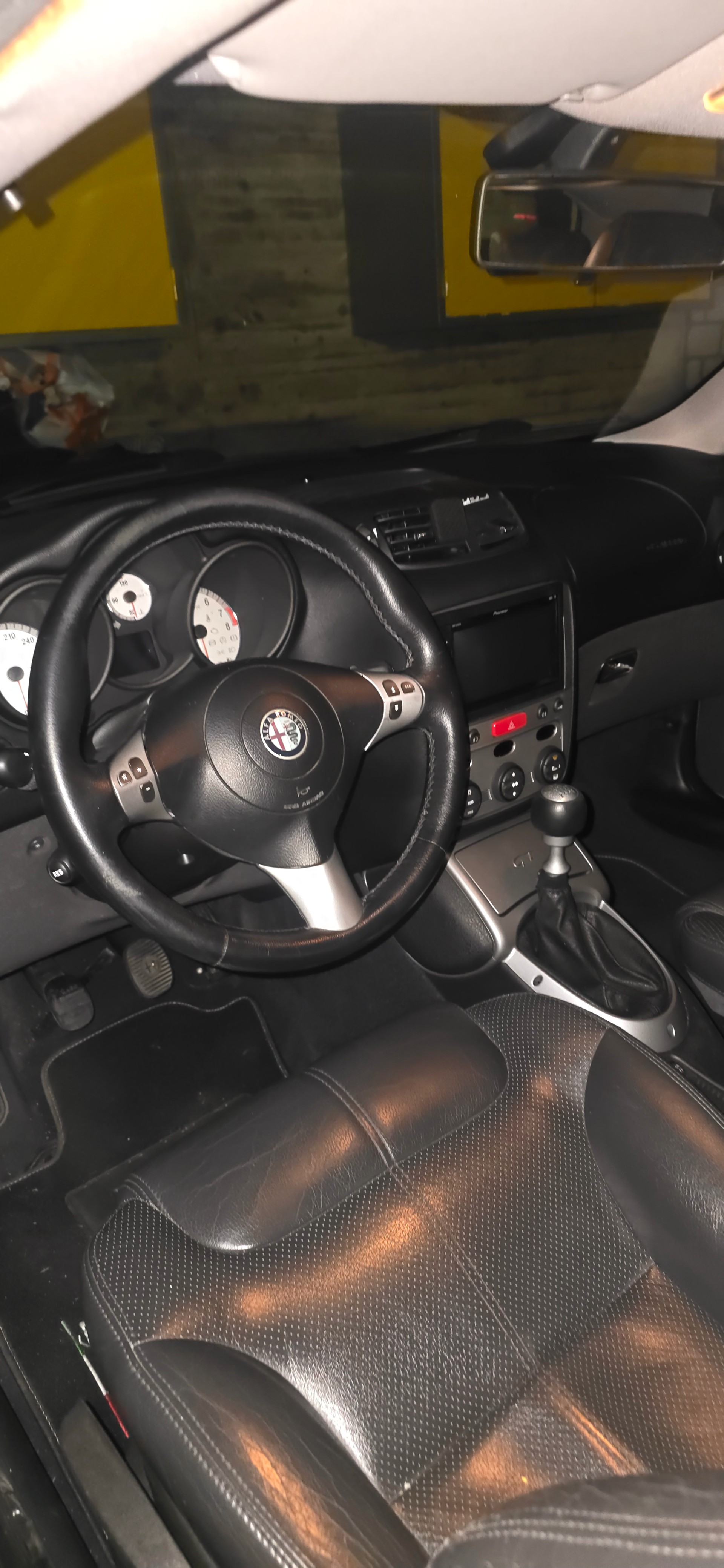 ALFA ROMEO 3.2 V6 24V Distinctive-image-2