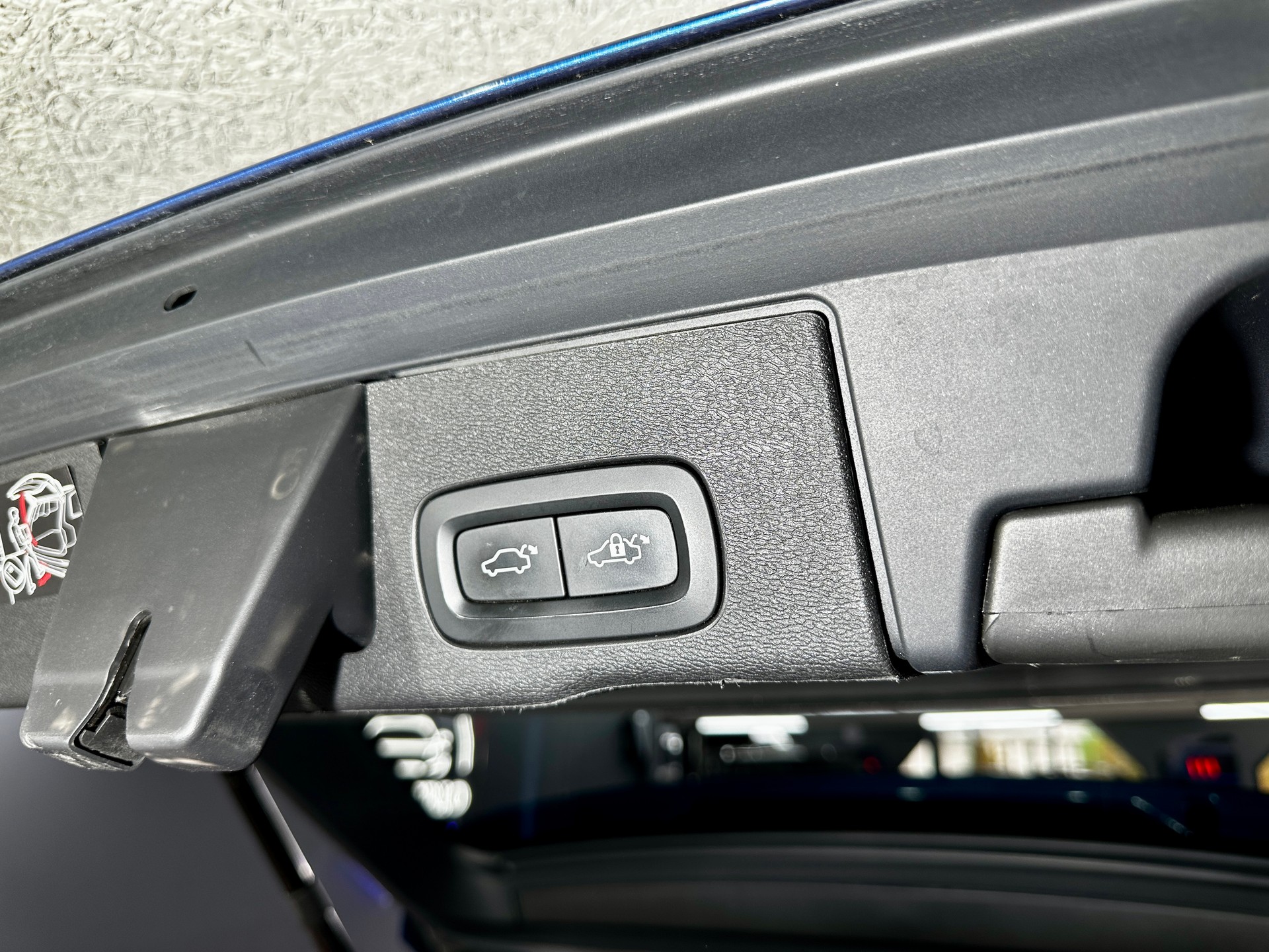 VOLVO XC60 D5 AWD R-Design Geartronic-image-30