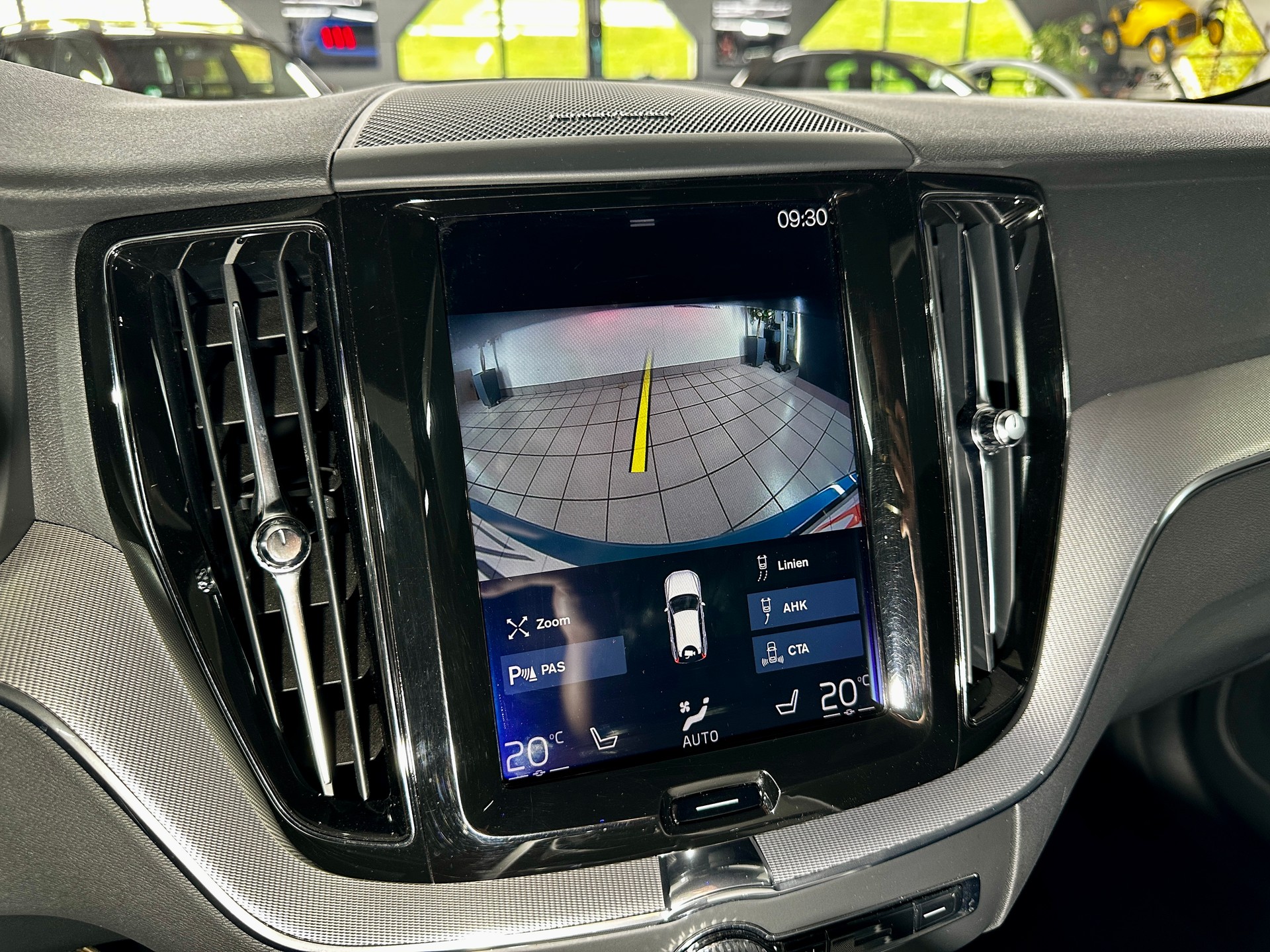 VOLVO XC60 D5 AWD R-Design Geartronic-image-22