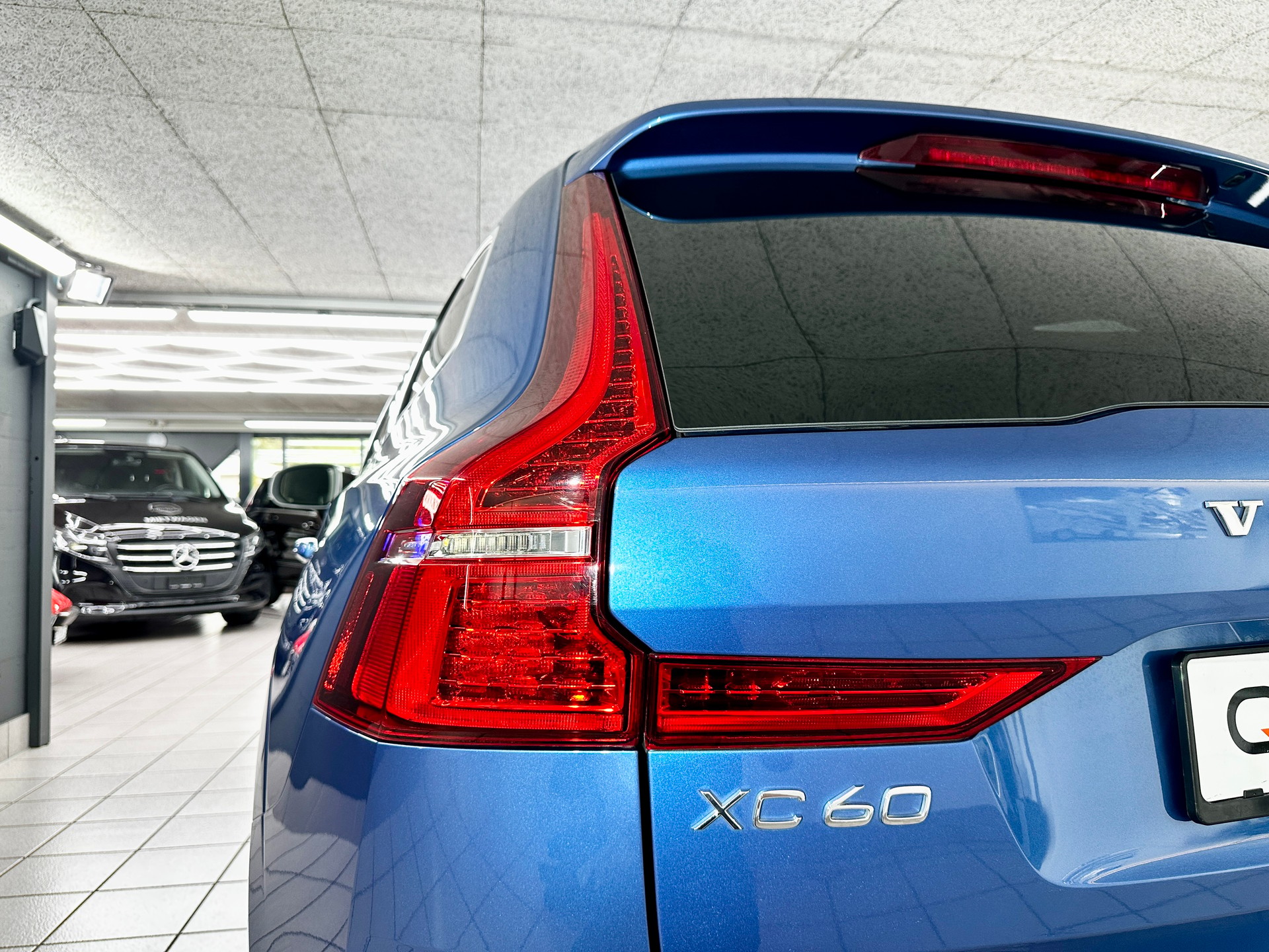 VOLVO XC60 D5 AWD R-Design Geartronic-image-5
