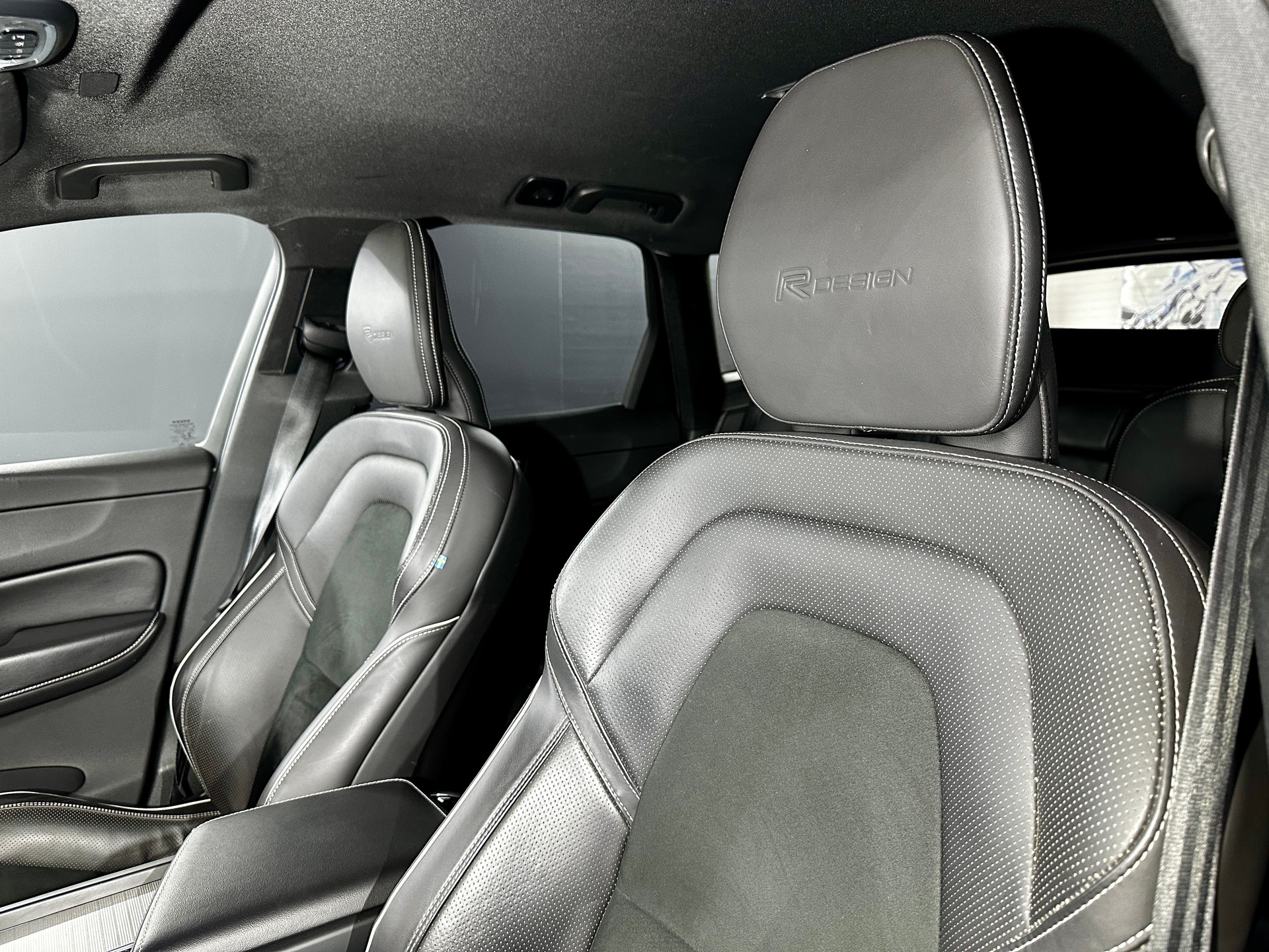 VOLVO XC60 D5 AWD R-Design Geartronic-image-25