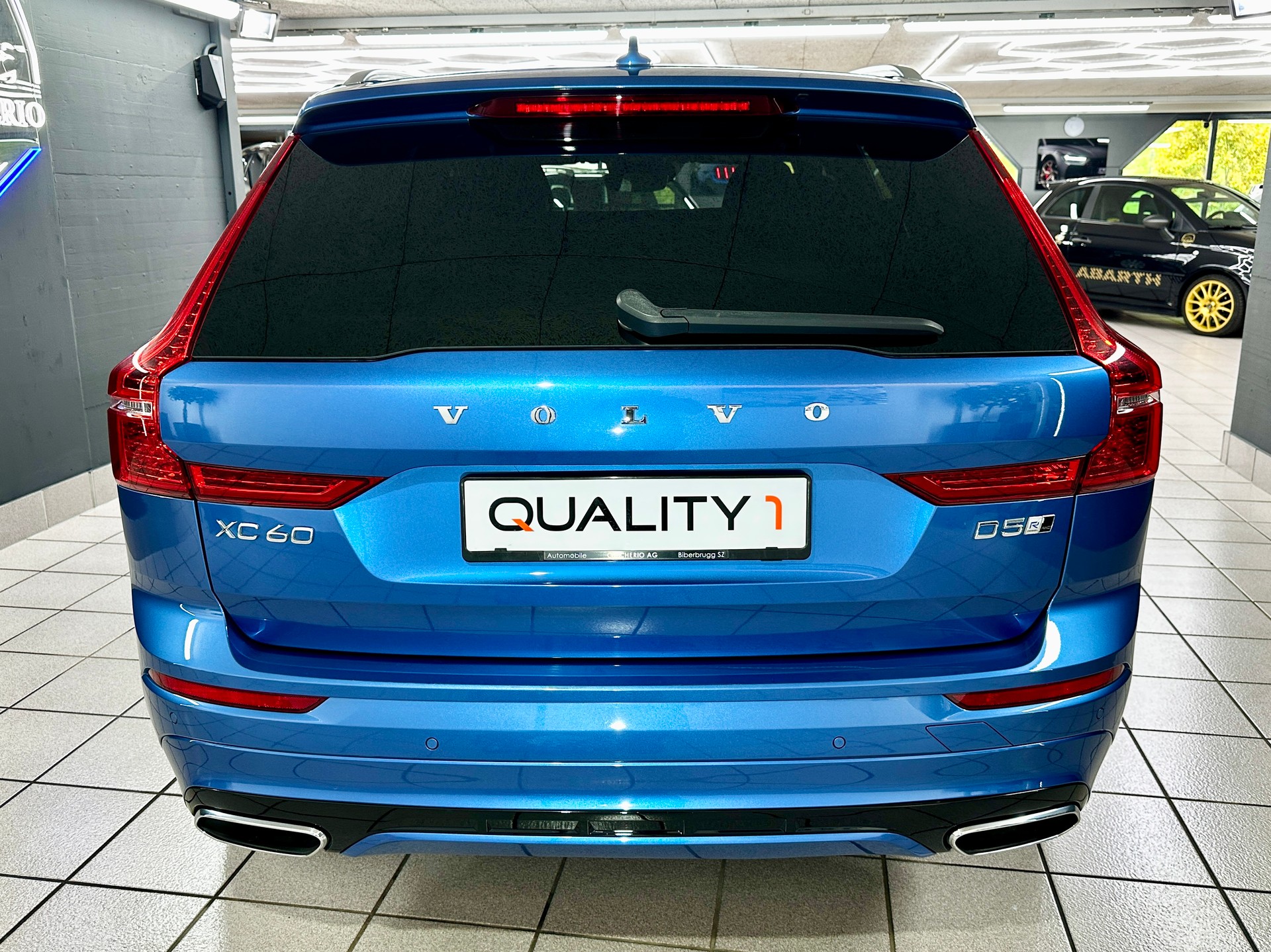 VOLVO XC60 D5 AWD R-Design Geartronic-image-4