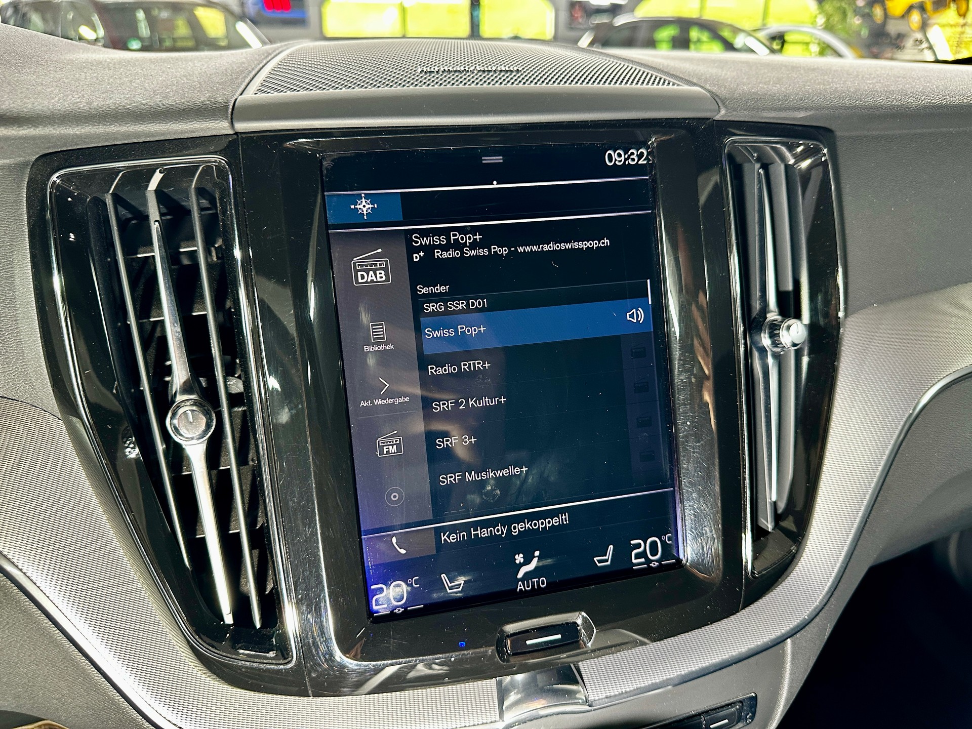 VOLVO XC60 D5 AWD R-Design Geartronic-image-23