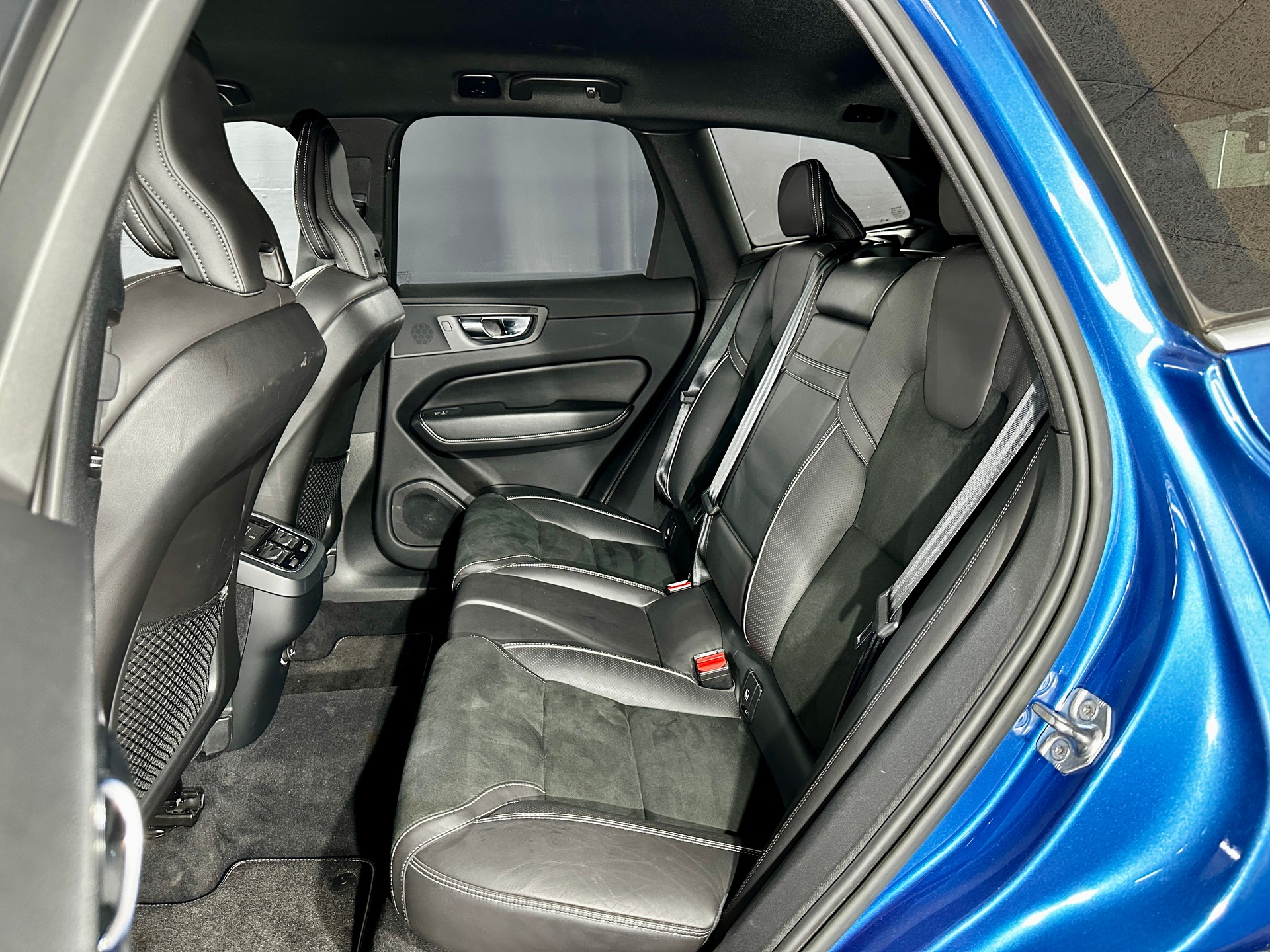 VOLVO XC60 D5 AWD R-Design Geartronic-image-28