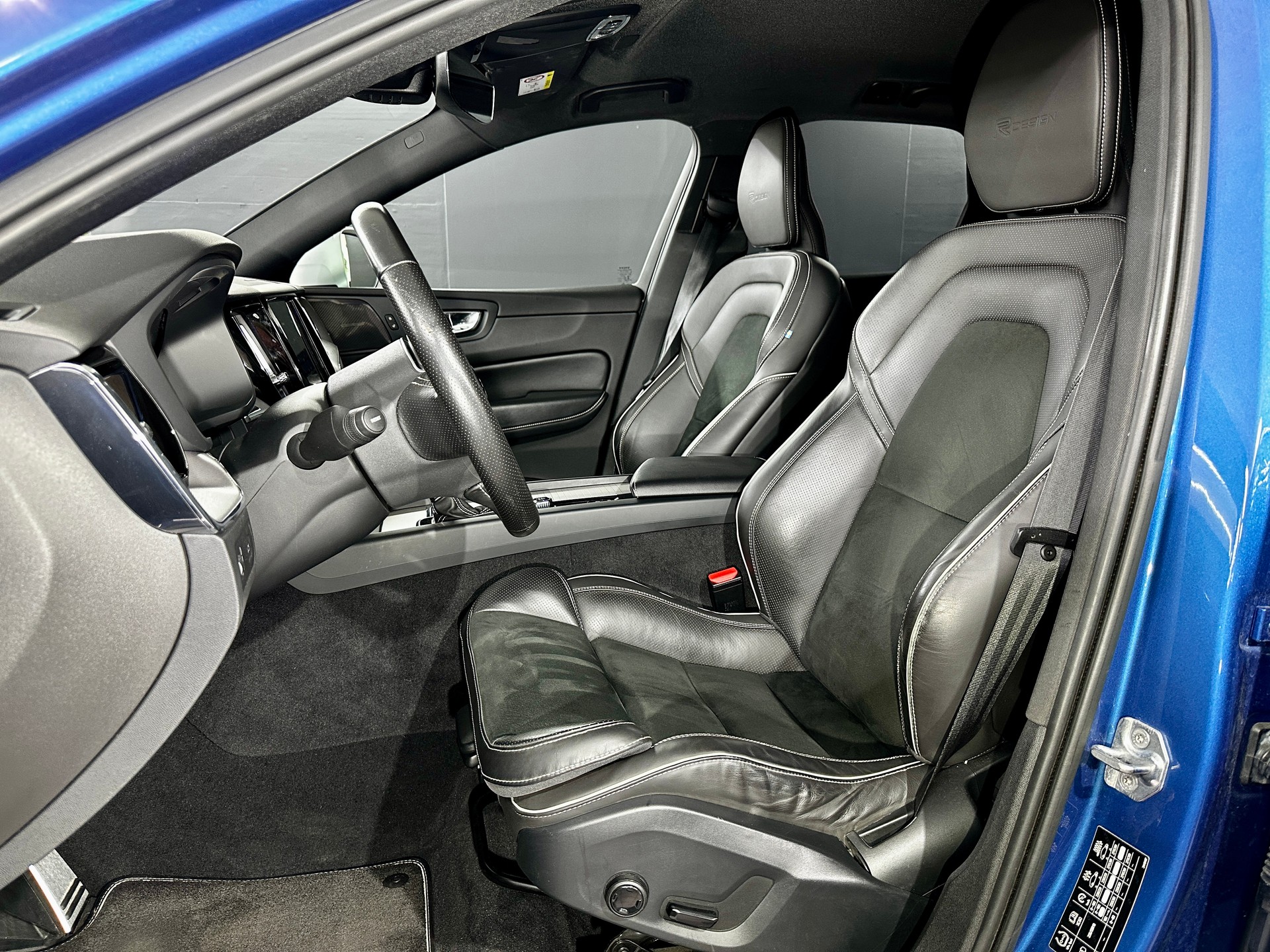 VOLVO XC60 D5 AWD R-Design Geartronic-image-14
