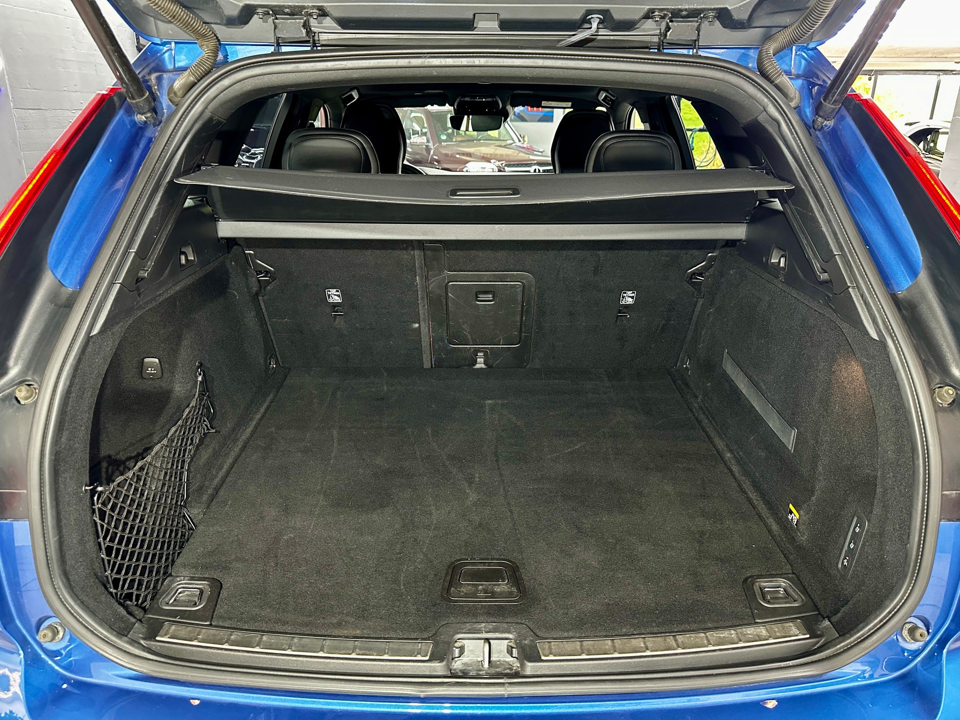 VOLVO XC60 D5 AWD R-Design Geartronic-image-29