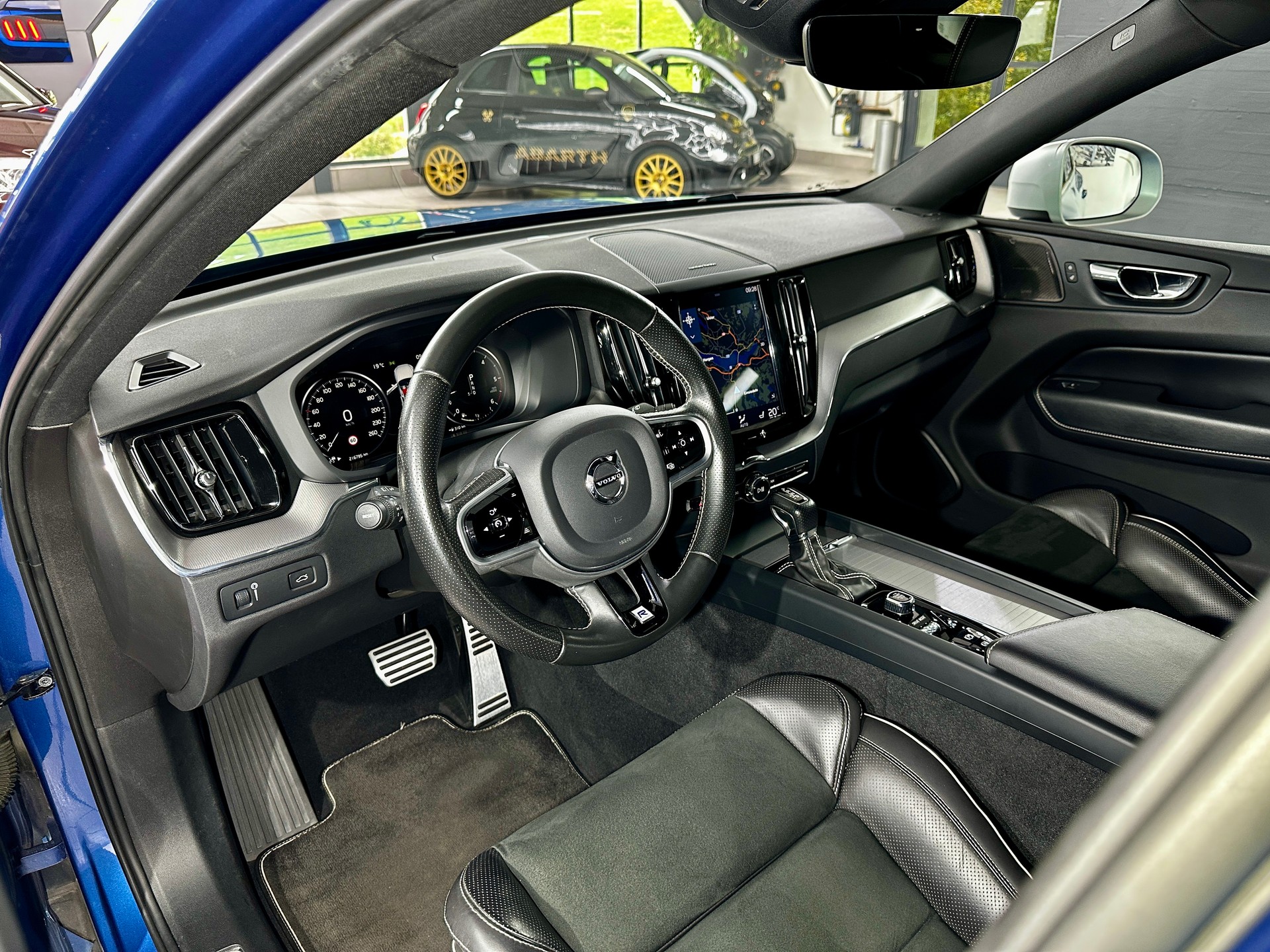 VOLVO XC60 D5 AWD R-Design Geartronic-image-13