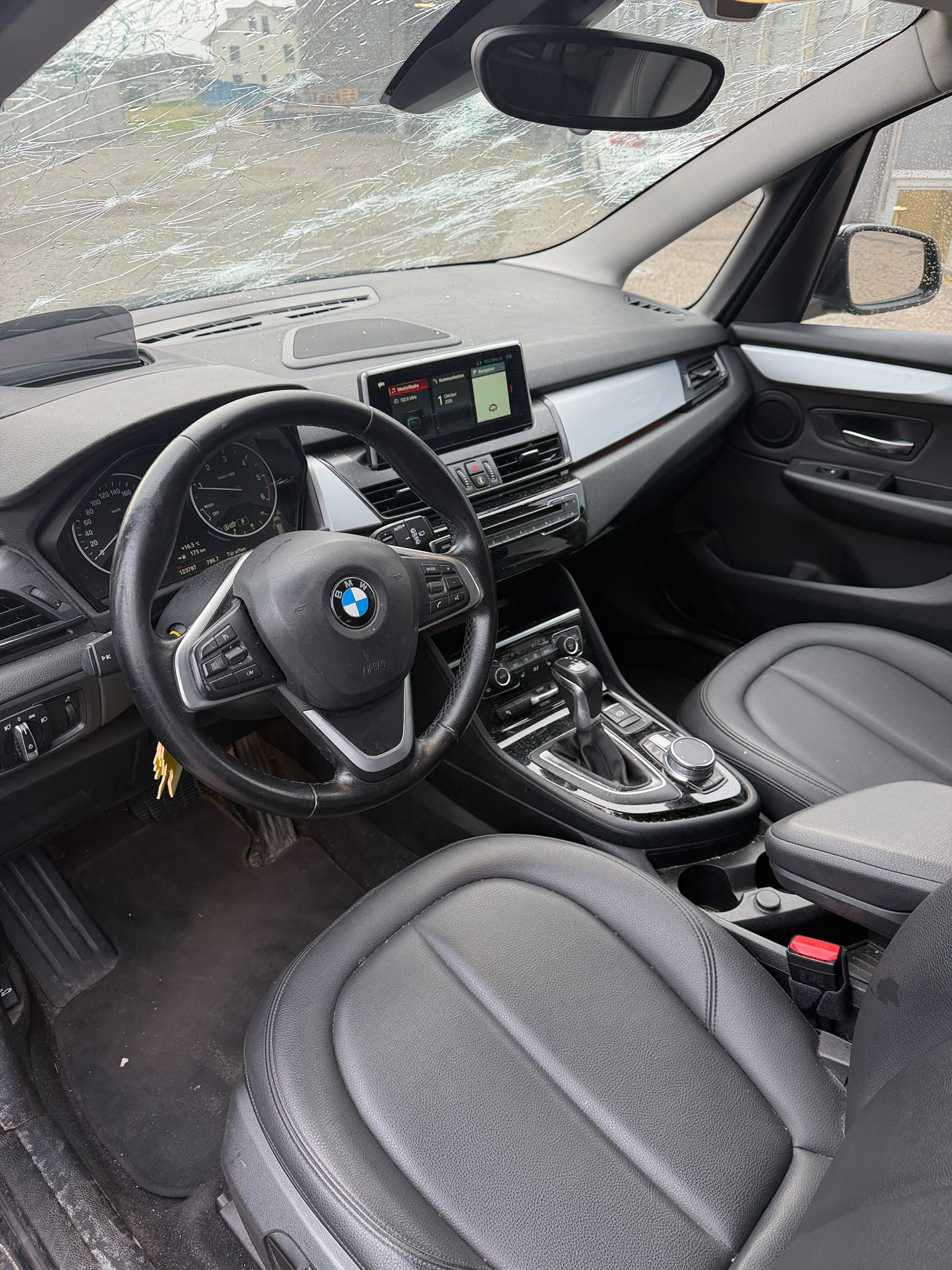 BMW 218d xDrive Gran Tourer Sport Line Steptronic-image-8
