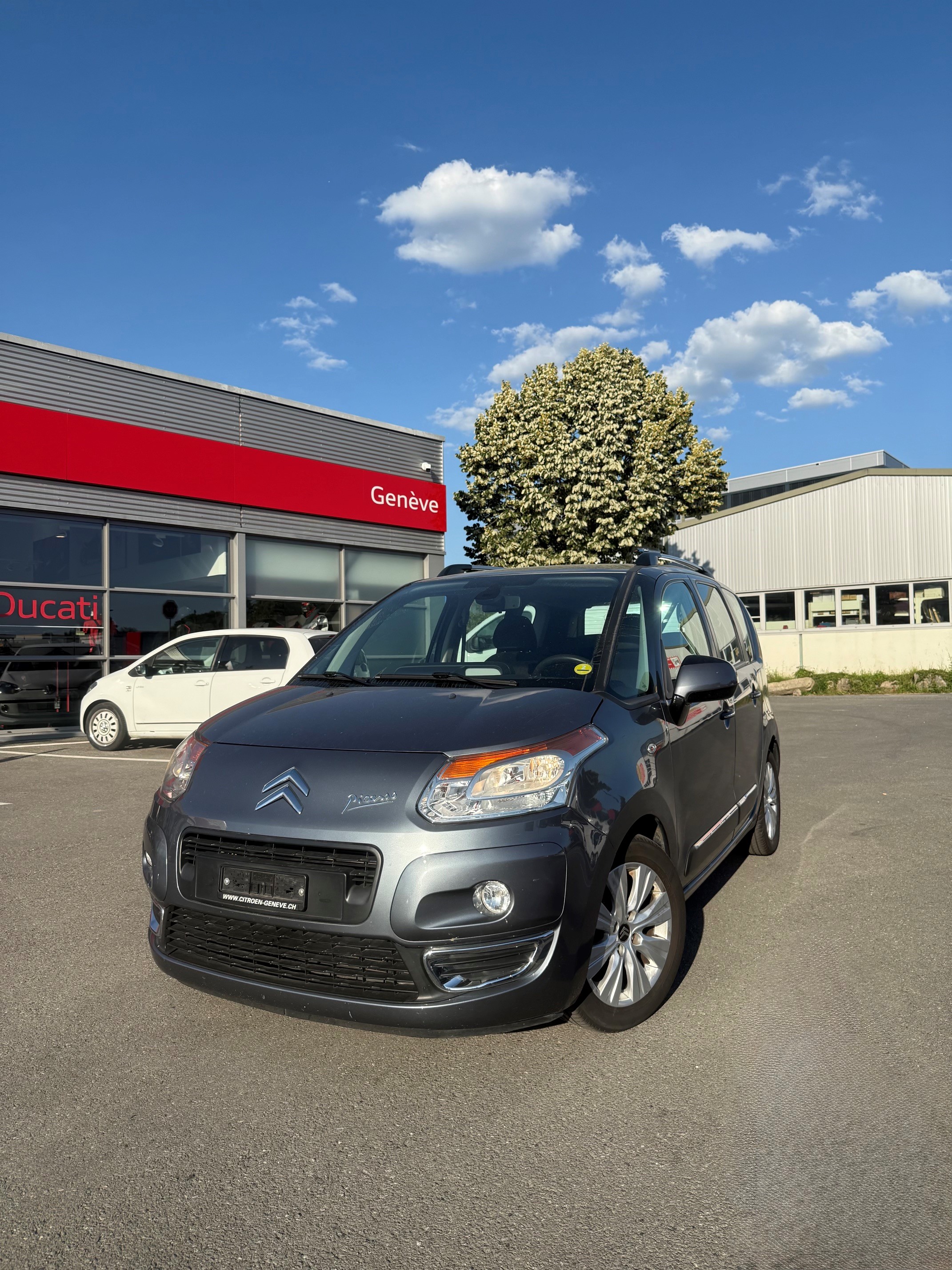Car photo