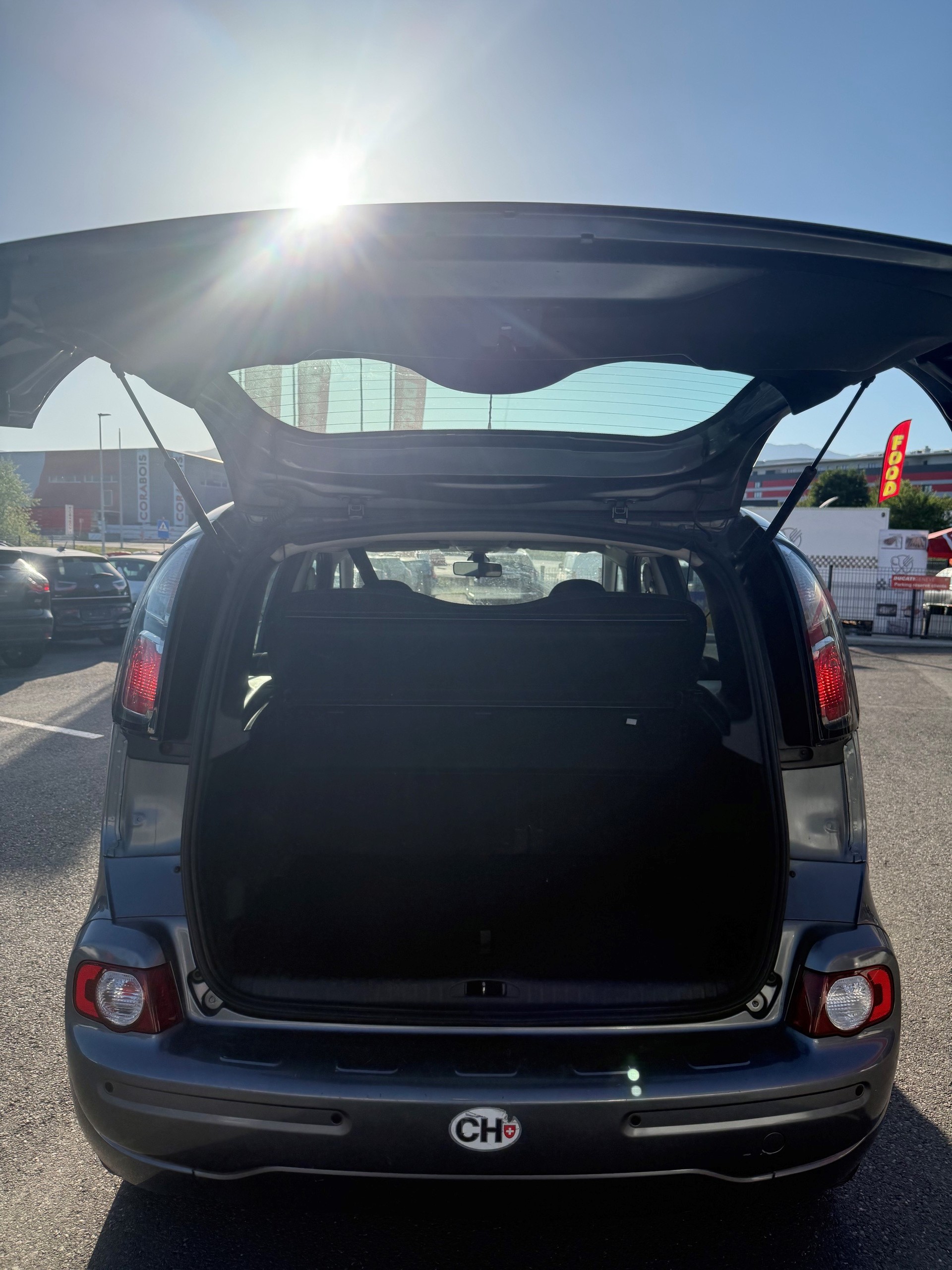CITROEN C3 Picasso 1.6 HDi Exclusive EGS6-image-4