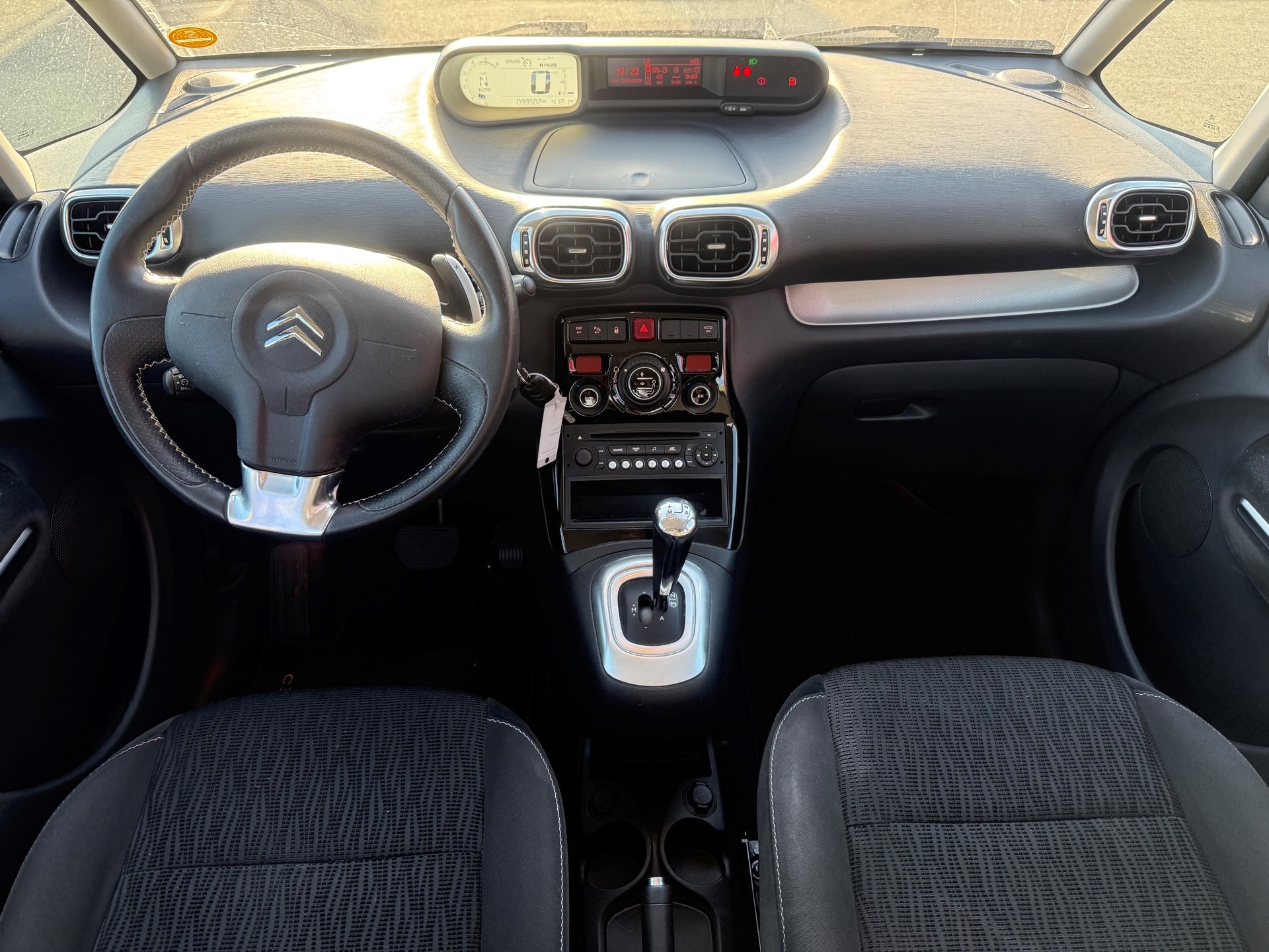 CITROEN C3 Picasso 1.6 HDi Exclusive EGS6-image-8