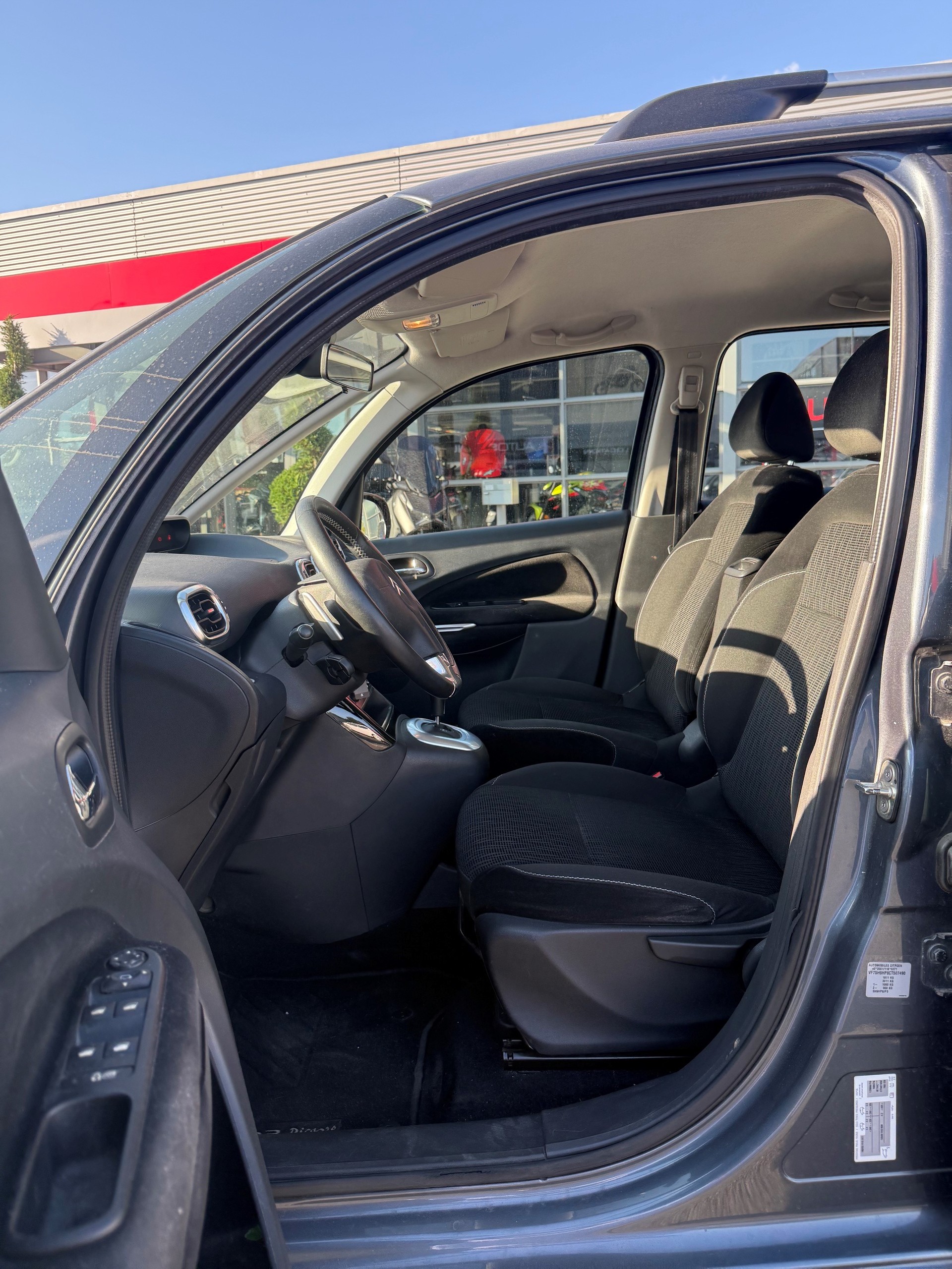 CITROEN C3 Picasso 1.6 HDi Exclusive EGS6-image-6