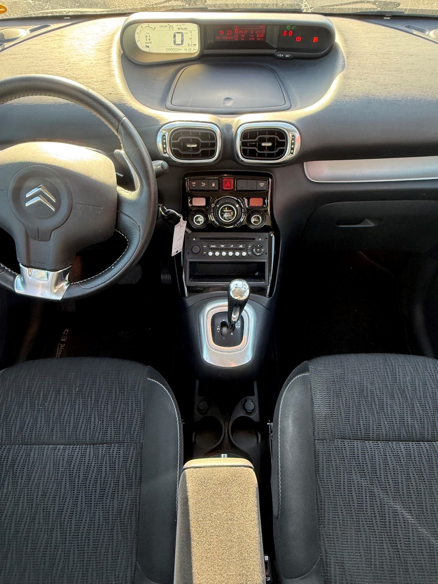 CITROEN C3 Picasso 1.6 HDi Exclusive EGS6-image-9