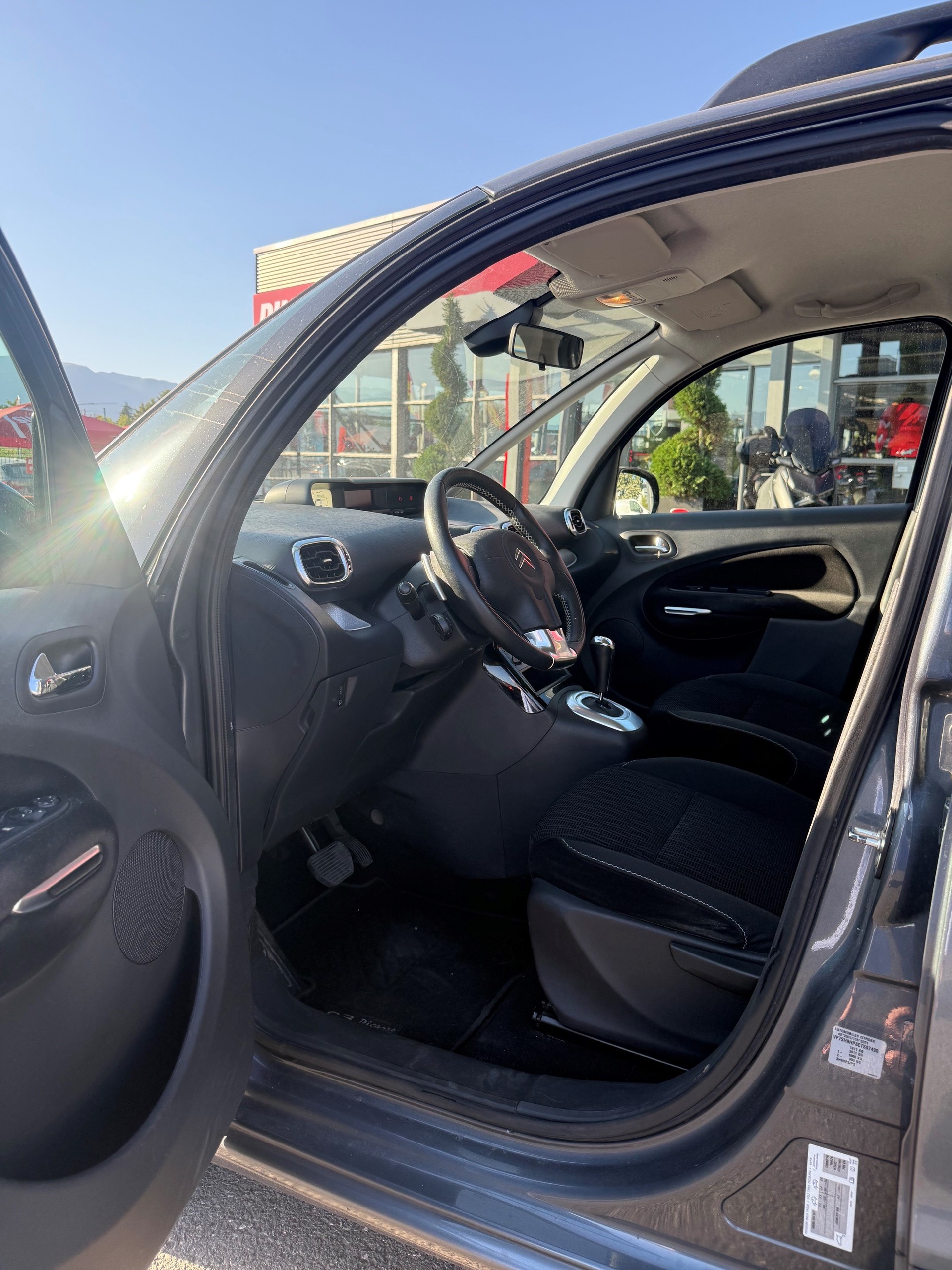 CITROEN C3 Picasso 1.6 HDi Exclusive EGS6-image-5