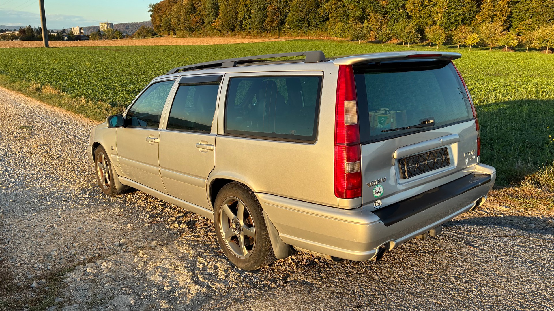 VOLVO V70 R AWD A-image-3