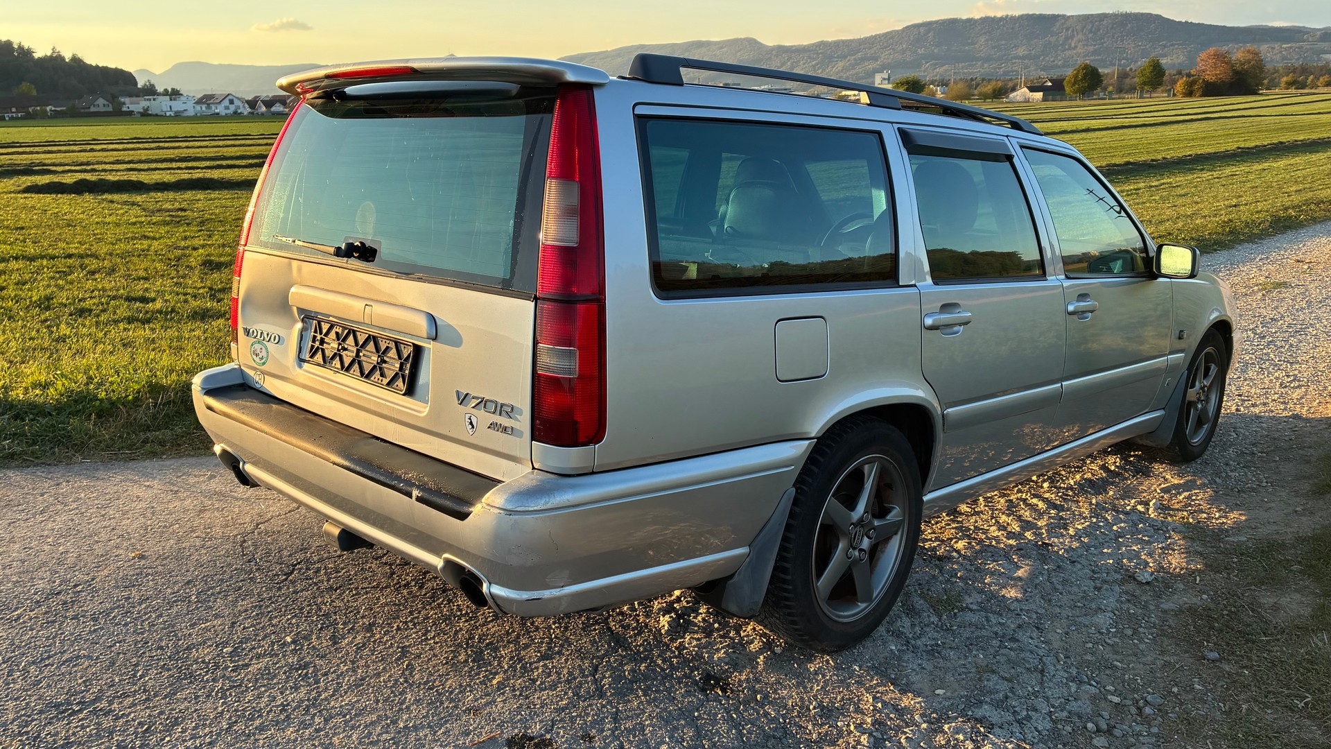 VOLVO V70 R AWD A-image-5