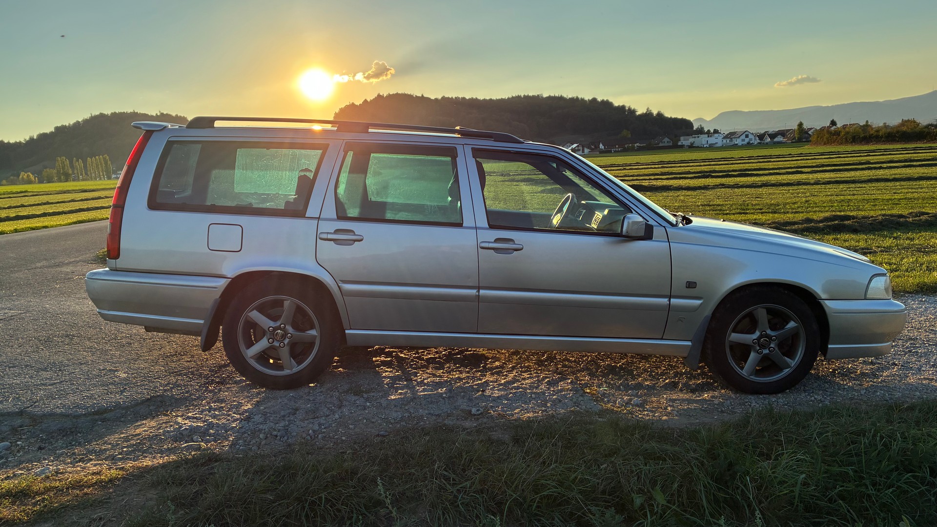 VOLVO V70 R AWD A-image-6