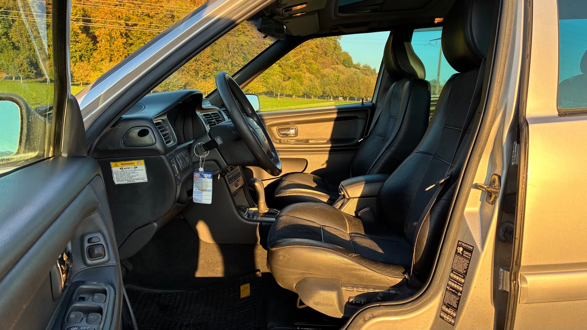 VOLVO V70 R AWD A-image-8
