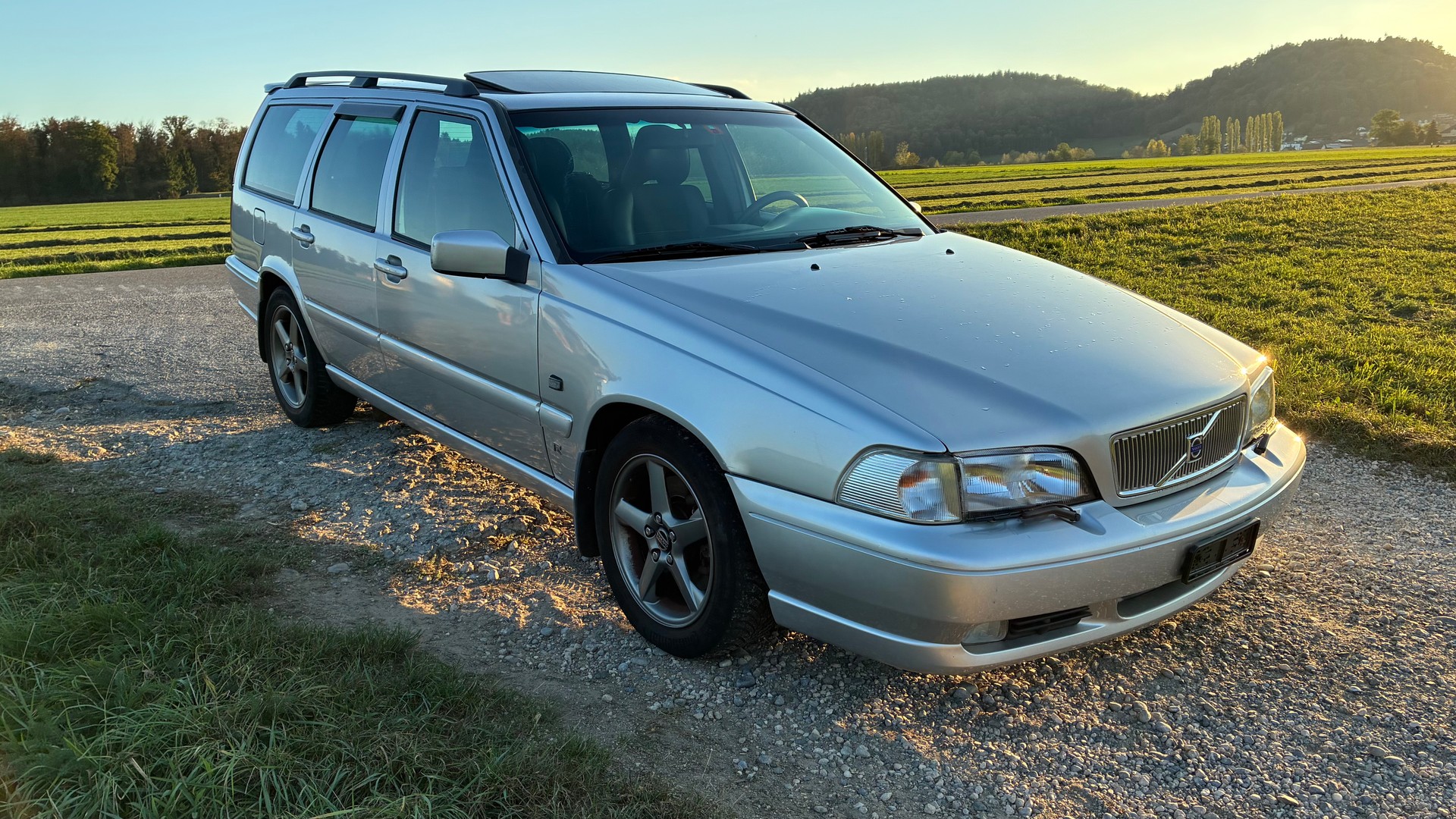 VOLVO V70 R AWD A-image-7