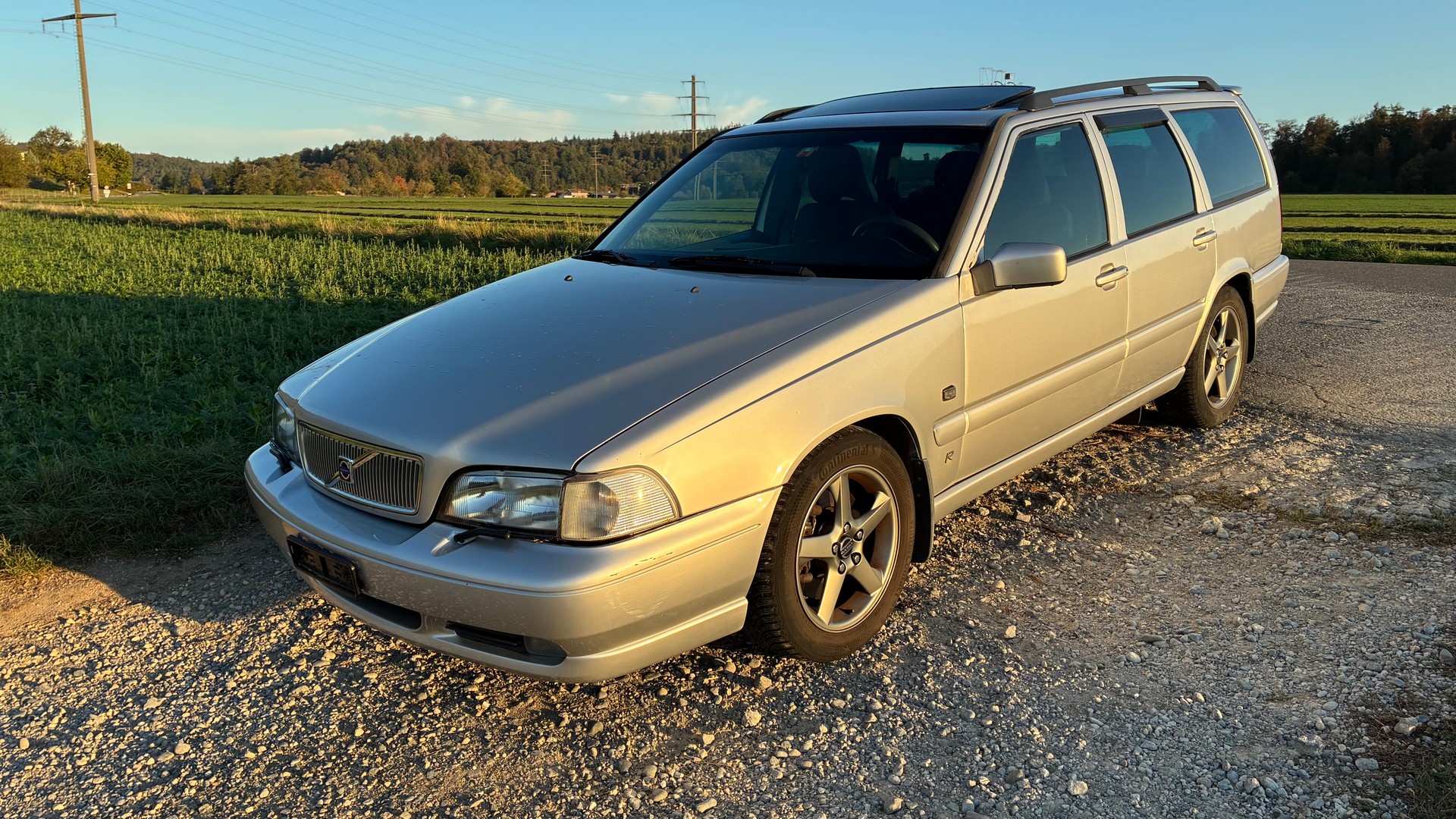 VOLVO V70 R AWD A-image-1