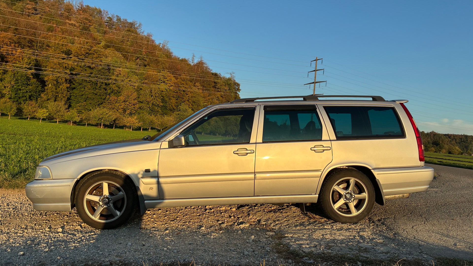 VOLVO V70 R AWD A-image-2