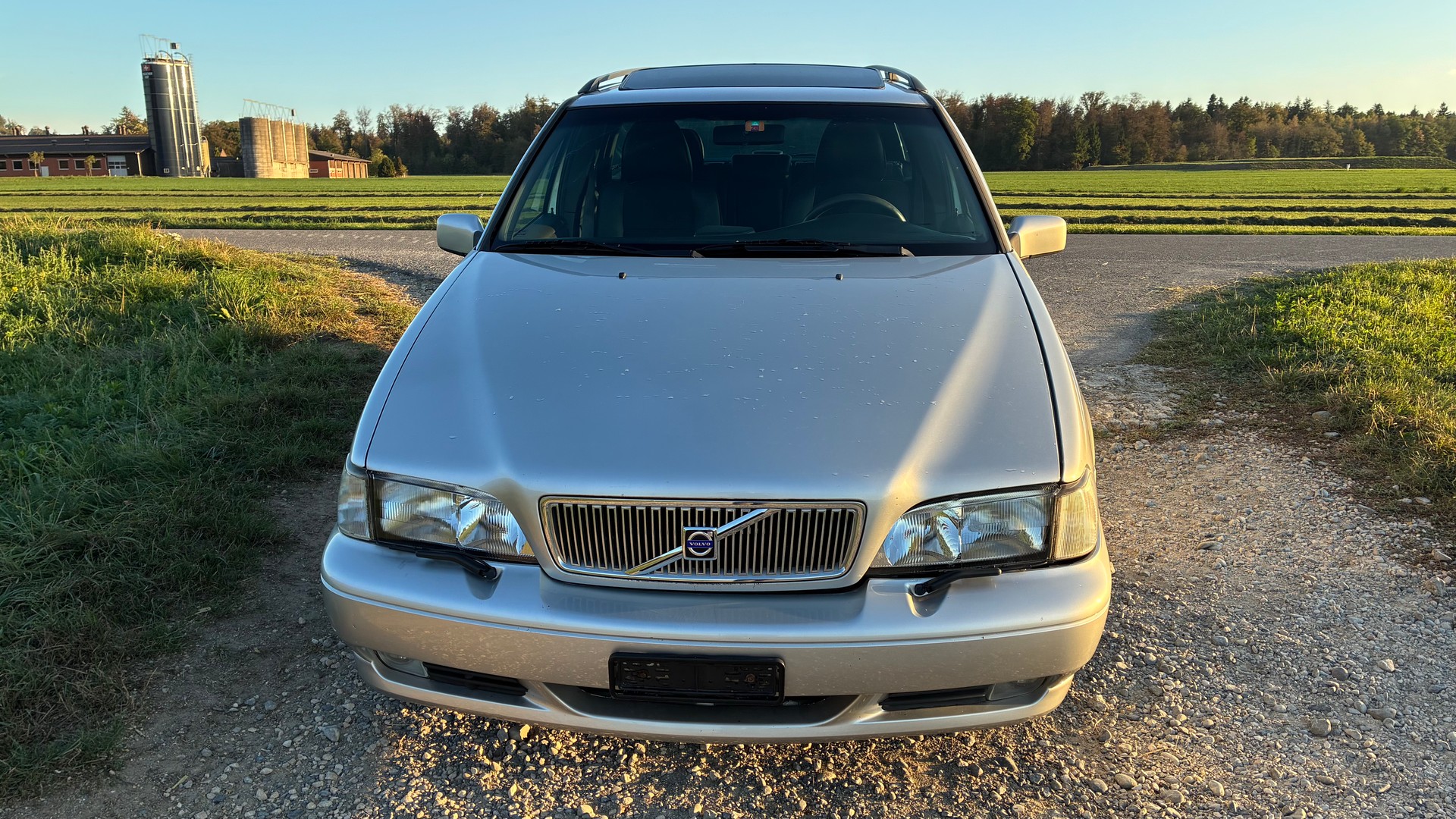 VOLVO V70 R AWD A-image-0