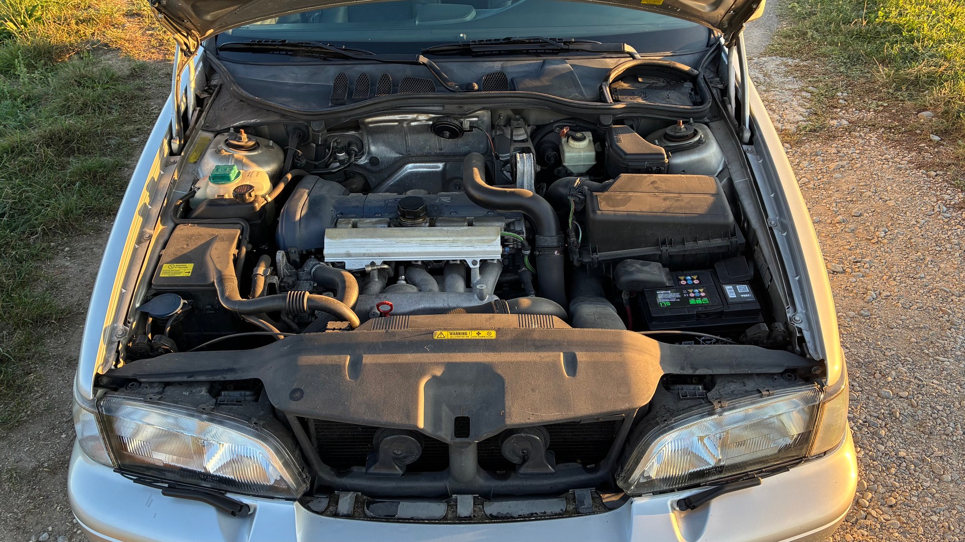 VOLVO V70 R AWD A-image-13